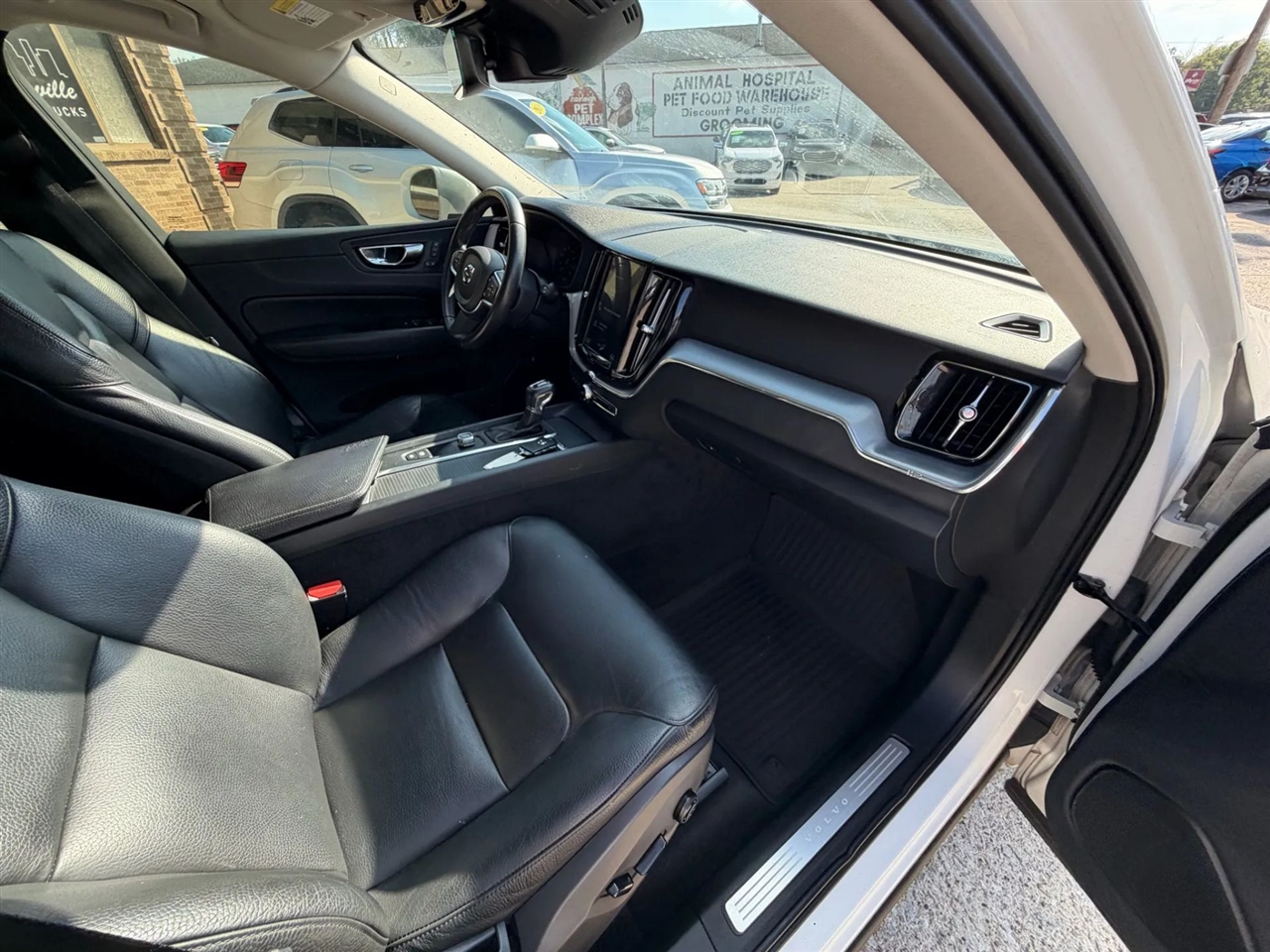 2018 Volvo XC60 T5 Momentum photo 10