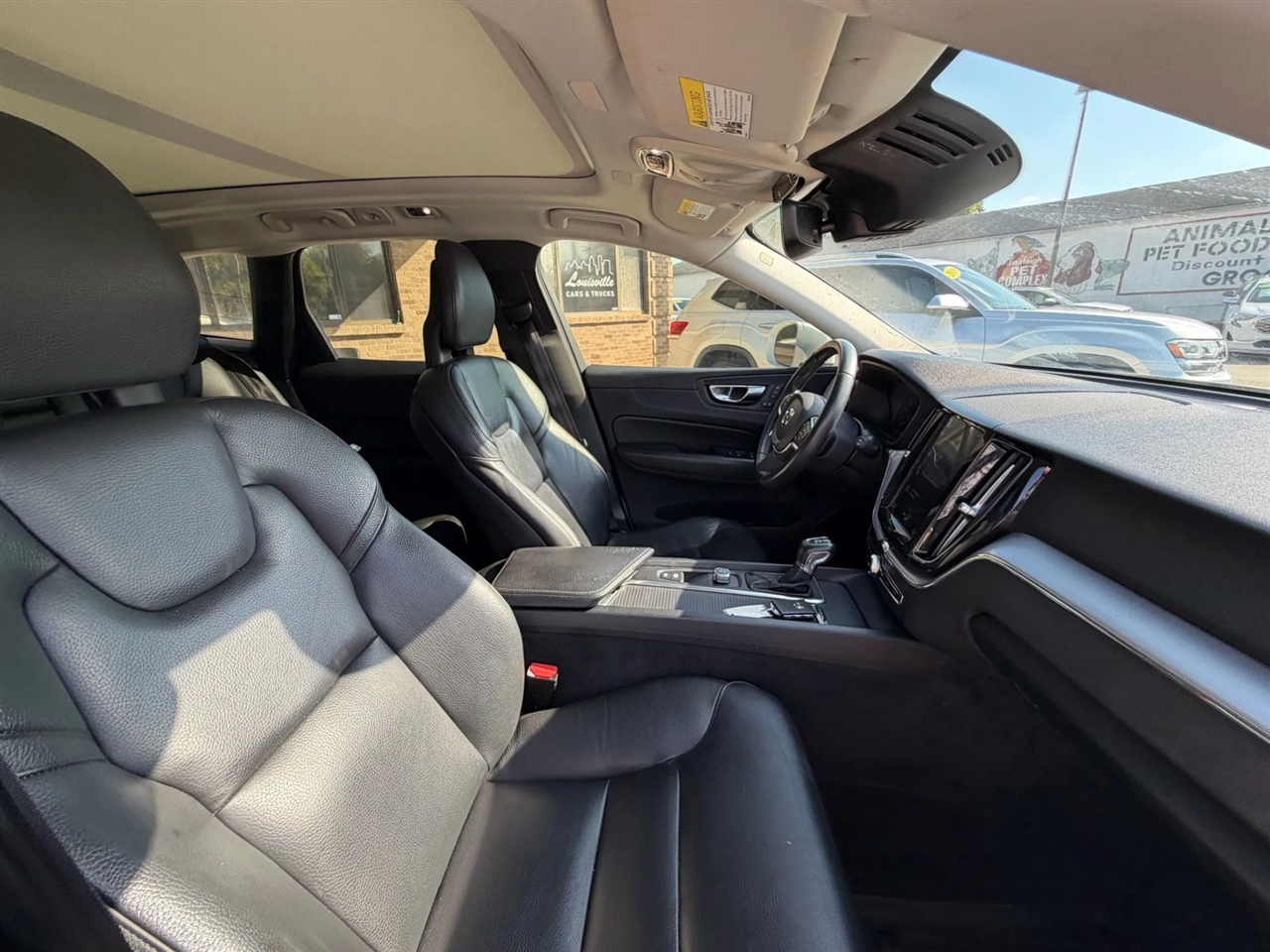 2018 Volvo XC60 T5 Momentum photo 12