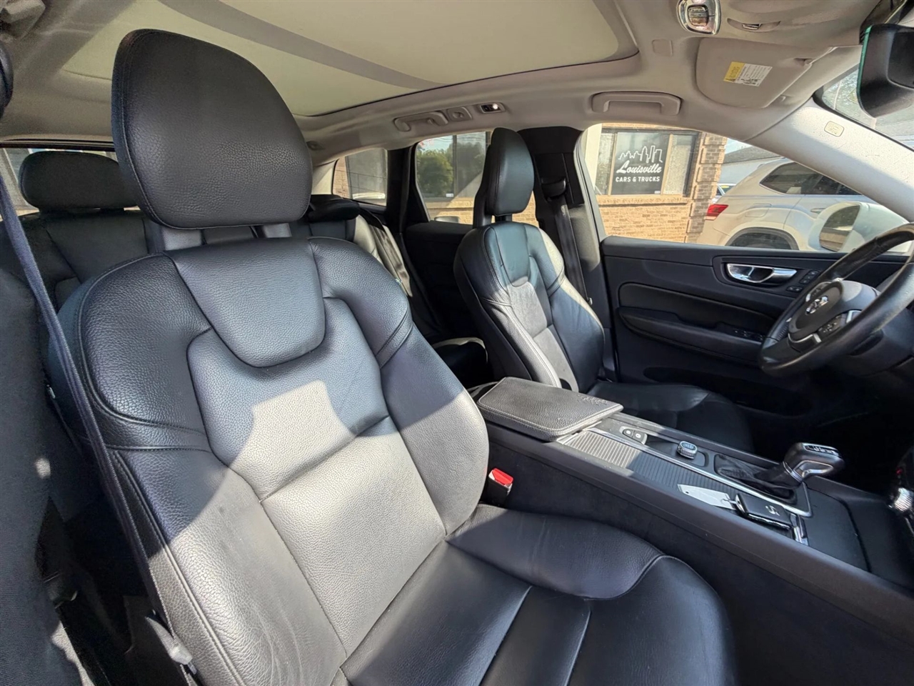 2018 Volvo XC60 T5 Momentum photo 13