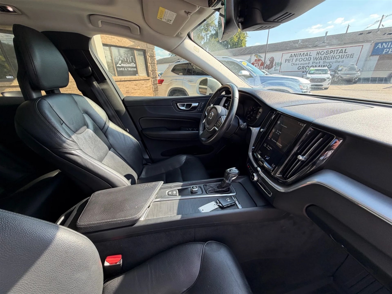 2018 Volvo XC60 T5 Momentum photo 14