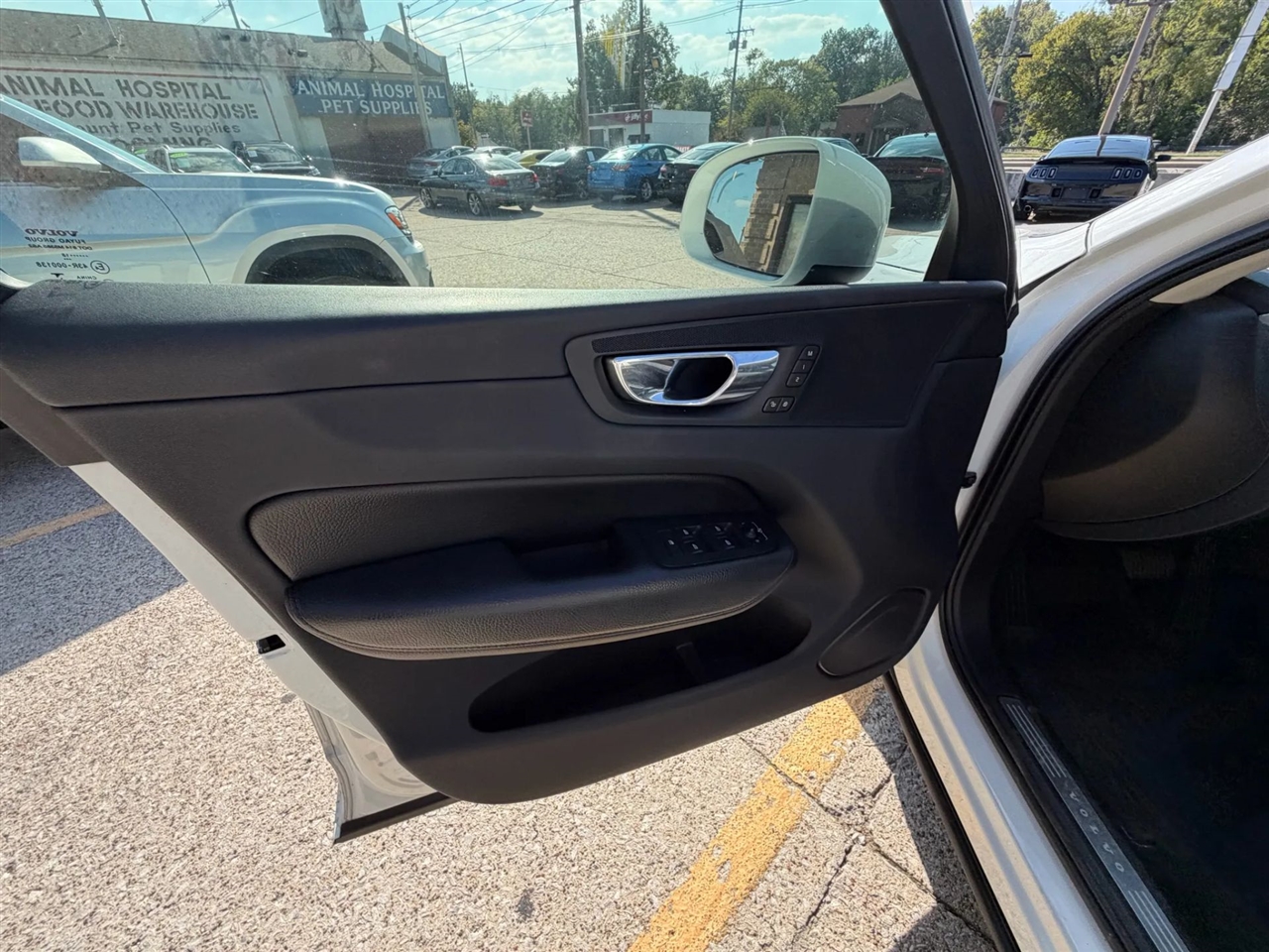 2018 Volvo XC60 T5 Momentum photo 18