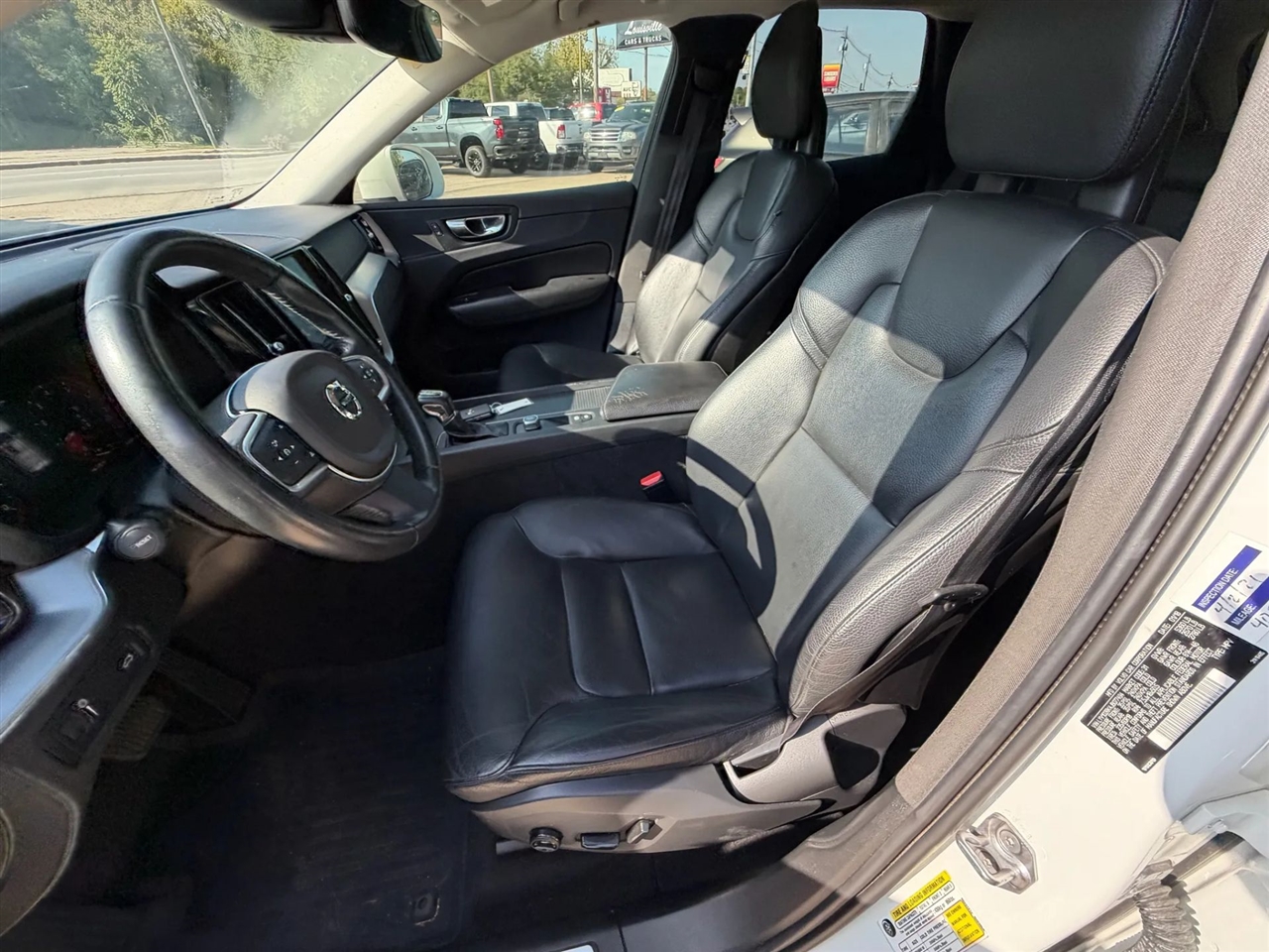 2018 Volvo XC60 T5 Momentum photo 21