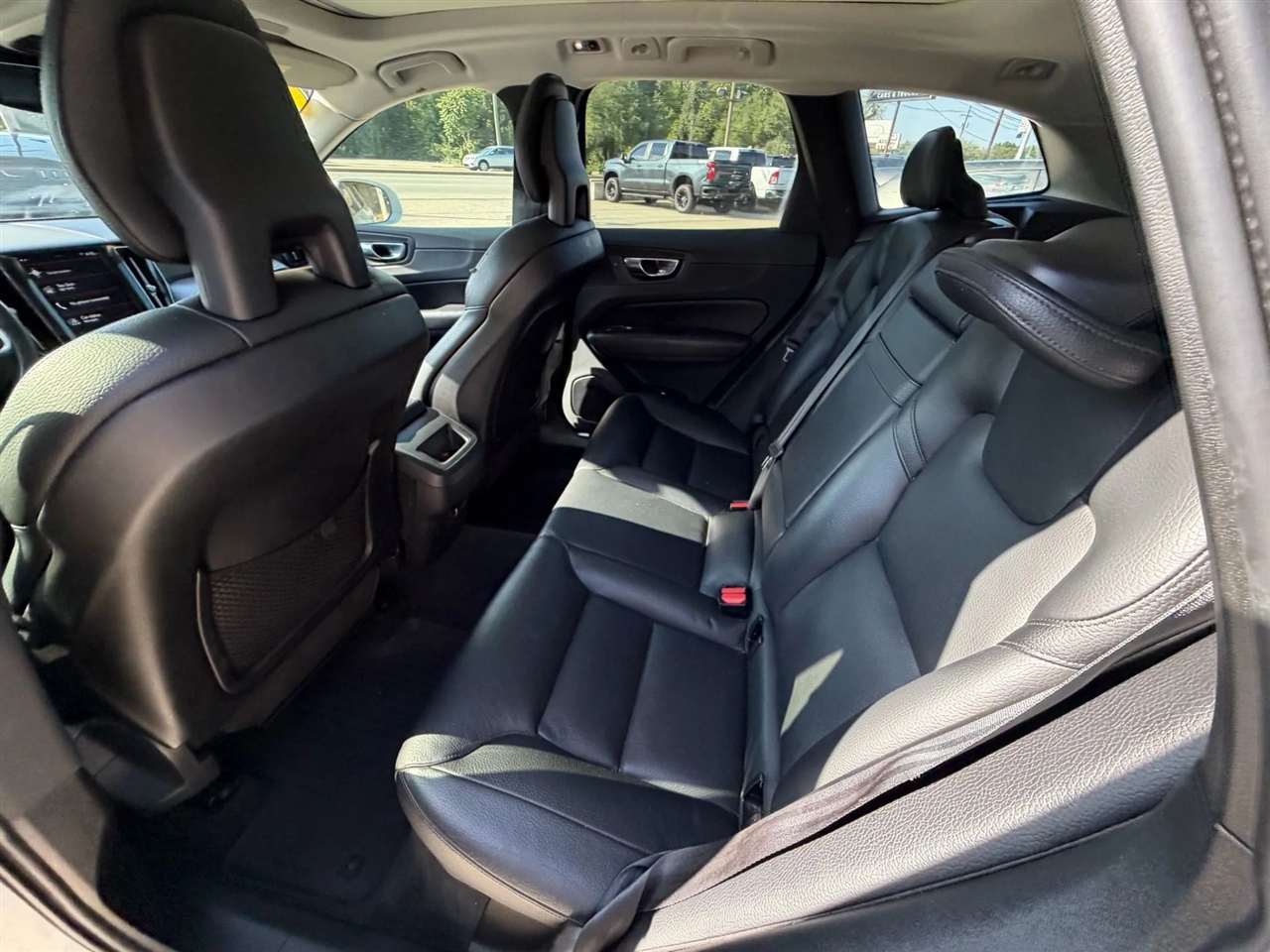 2018 Volvo XC60 T5 Momentum photo 26