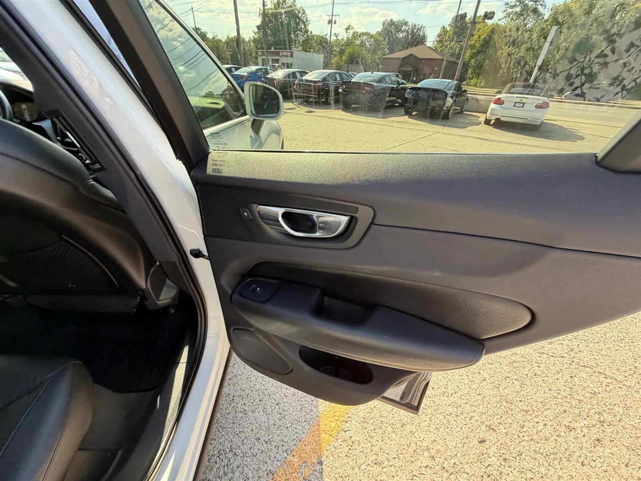 2018 Volvo XC60 T5 Momentum photo 28