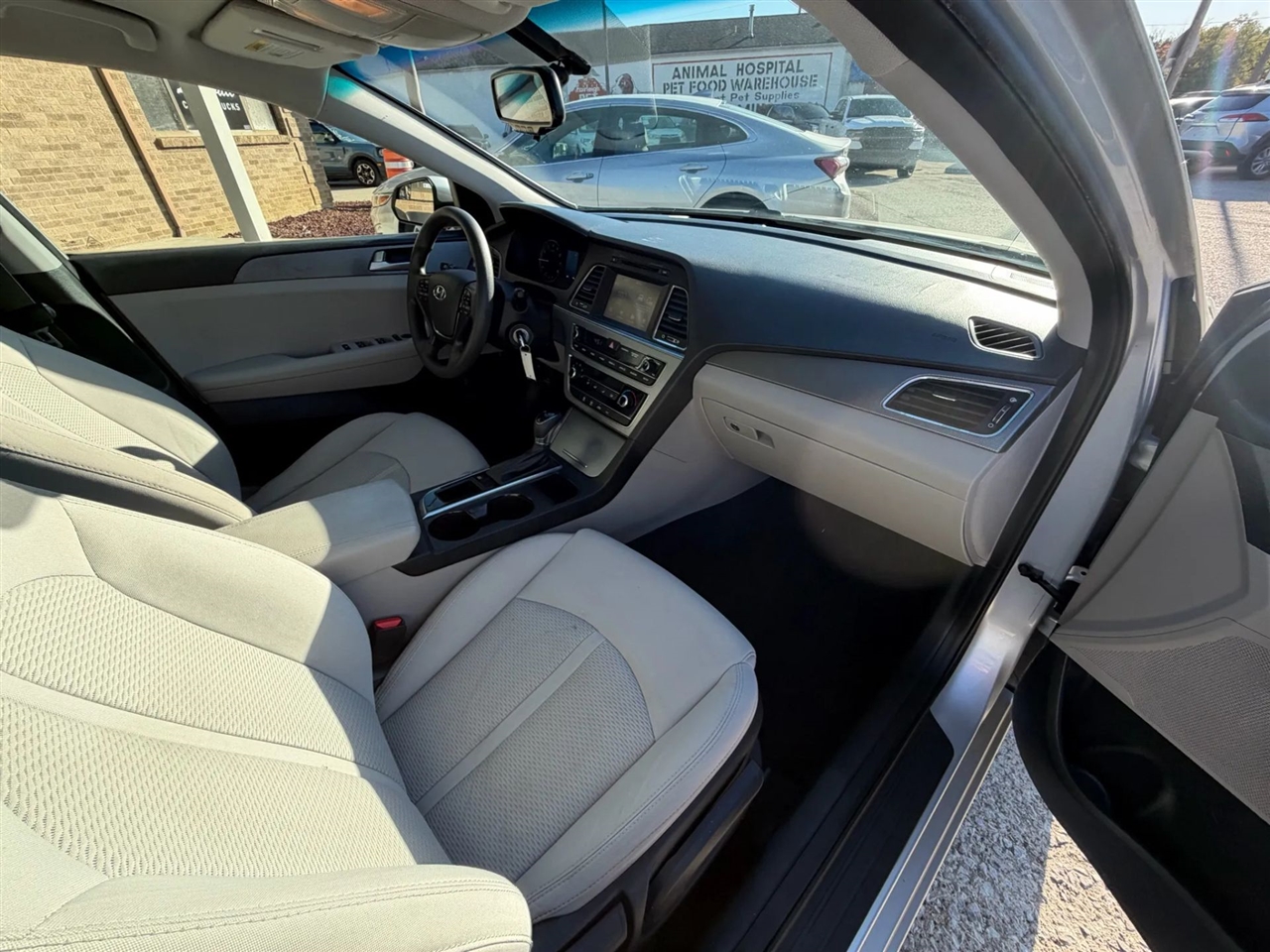 Hyundai Sonata 4dr Sdn 2.4L SE 2016 Hyundai Sonata 4dr Sdn 2.4L SE 2016