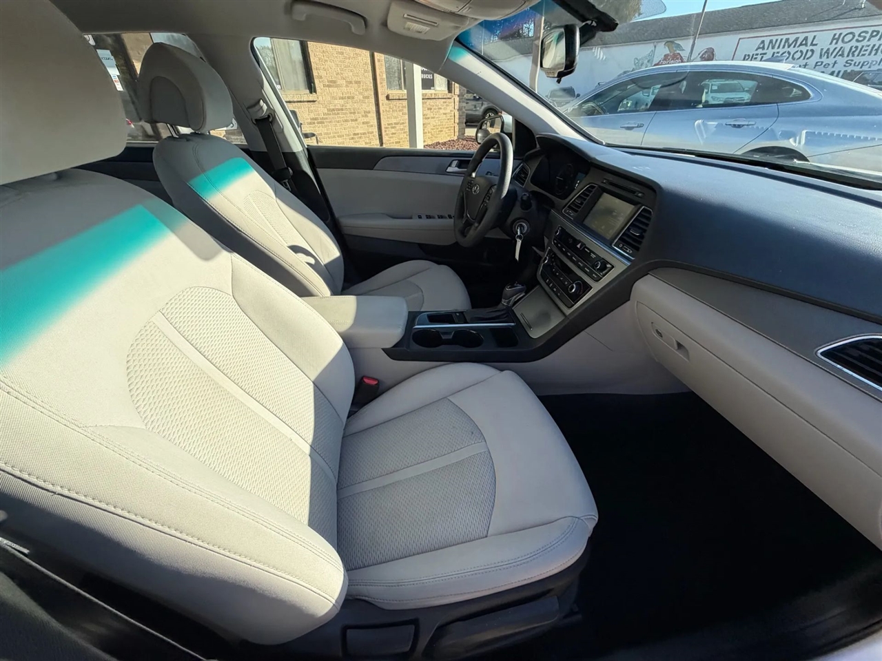 Hyundai Sonata 4dr Sdn 2.4L SE 2016 Hyundai Sonata 4dr Sdn 2.4L SE 2016