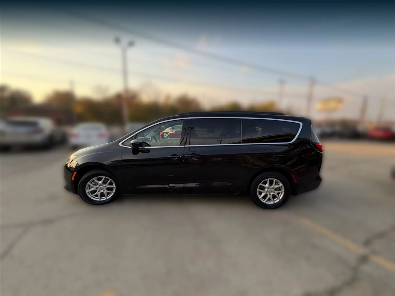 2021 Chrysler Voyager LXi photo 4