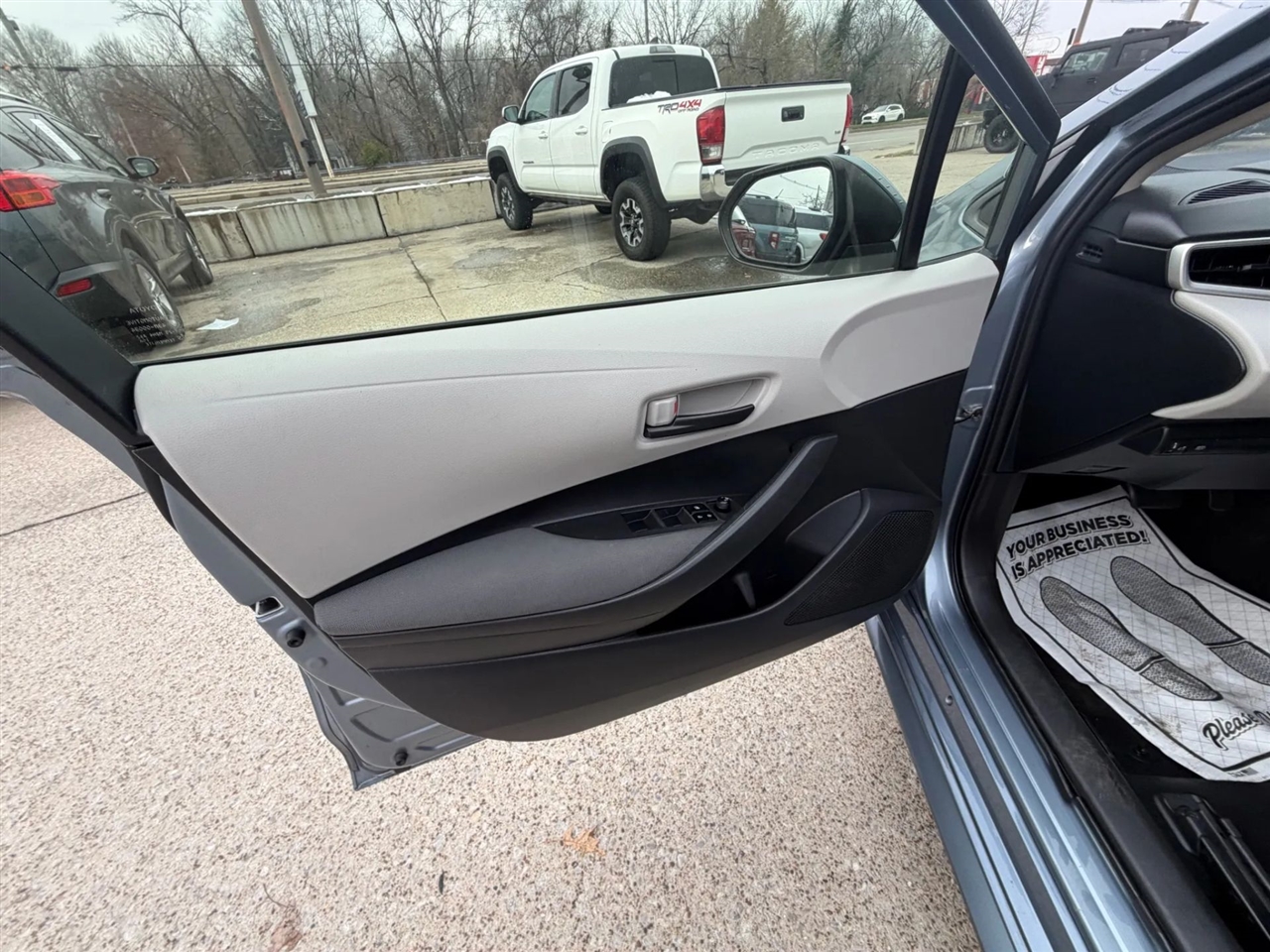 Toyota Corolla LE CVT (Natl) 2022