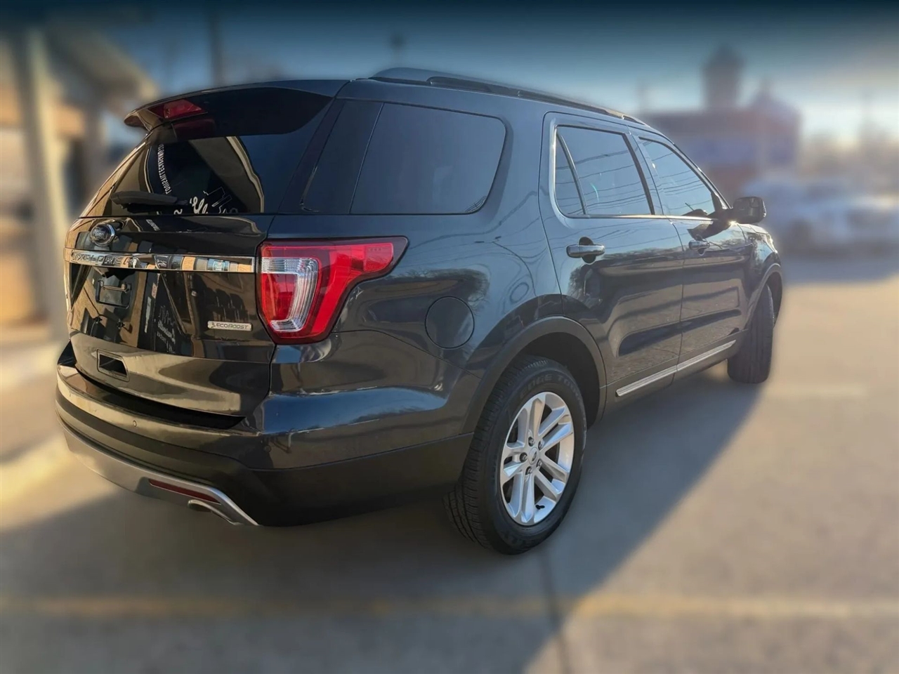 2017 Ford Explorer XLT photo 4