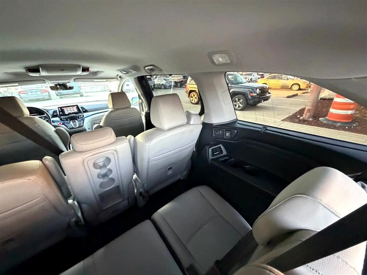 Honda Odyssey Touring Auto 2023