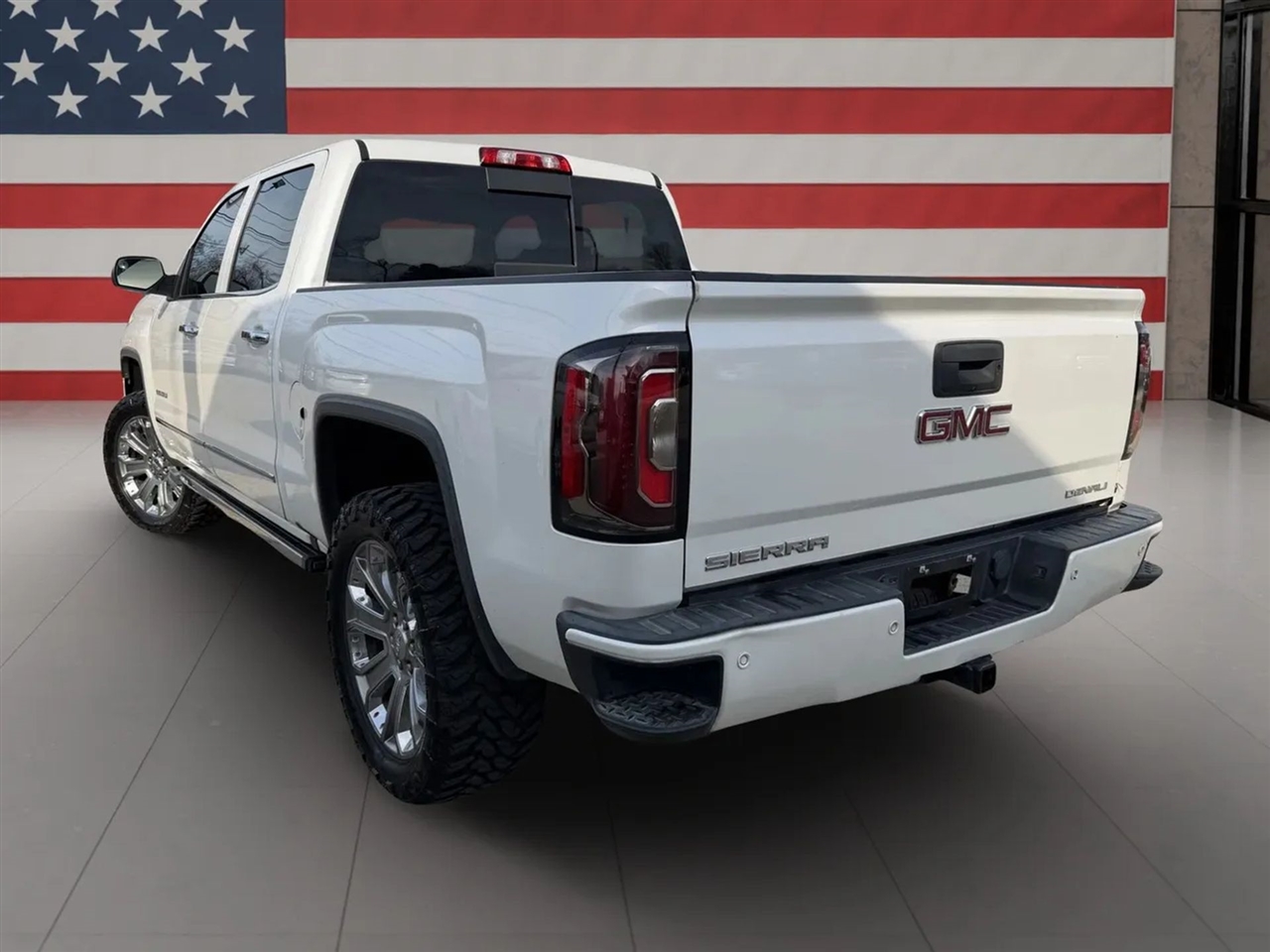 GMC Sierra 1500 4WD Crew Cab 143.5" Denali 2018