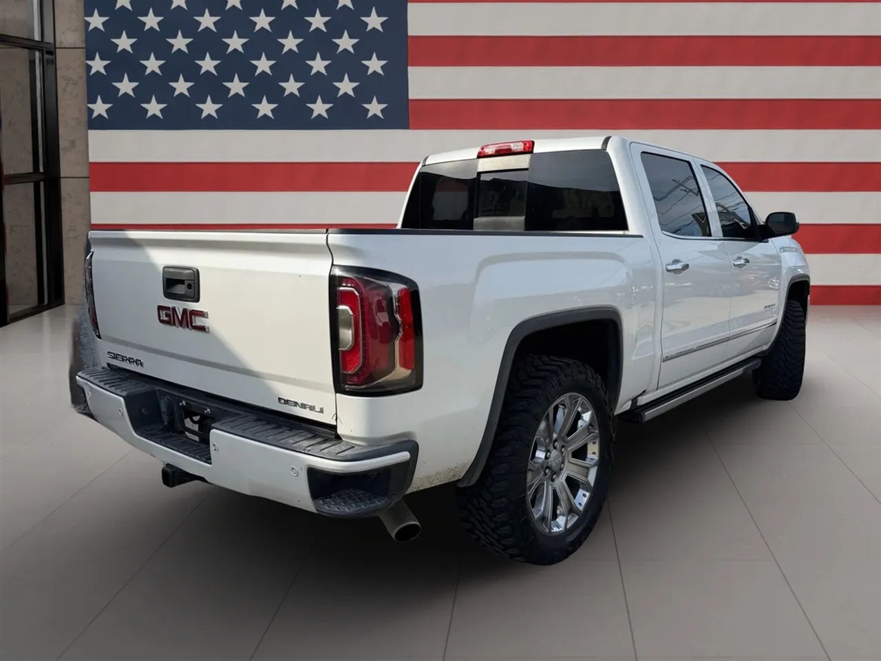 GMC Sierra 1500 4WD Crew Cab 143.5" Denali 2018
