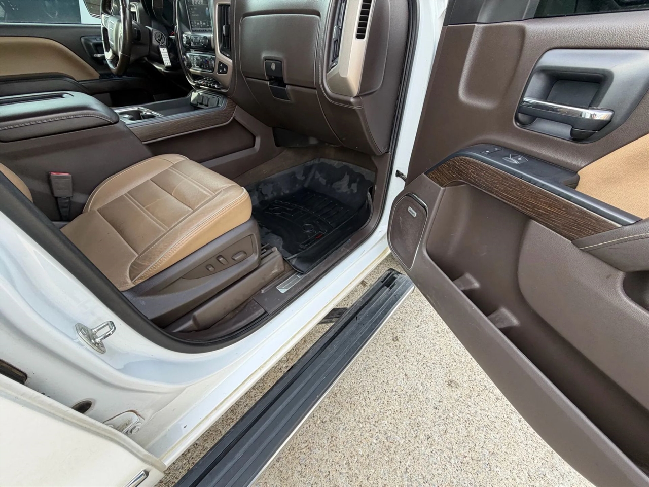 GMC Sierra 1500 4WD Crew Cab 143.5" Denali 2018