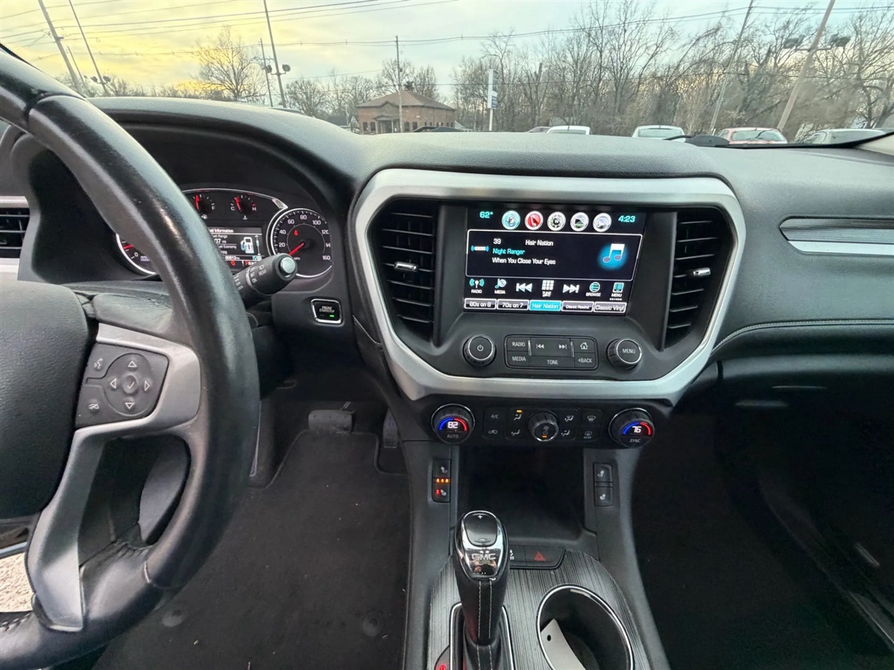 GMC Acadia FWD 4dr SLT w/SLT-1 2017