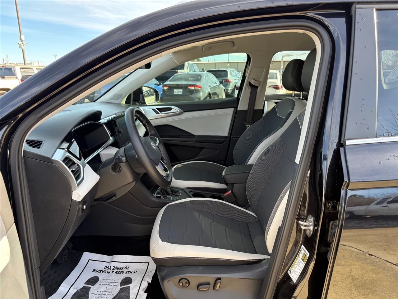 Volkswagen Taos SE FWD 2025