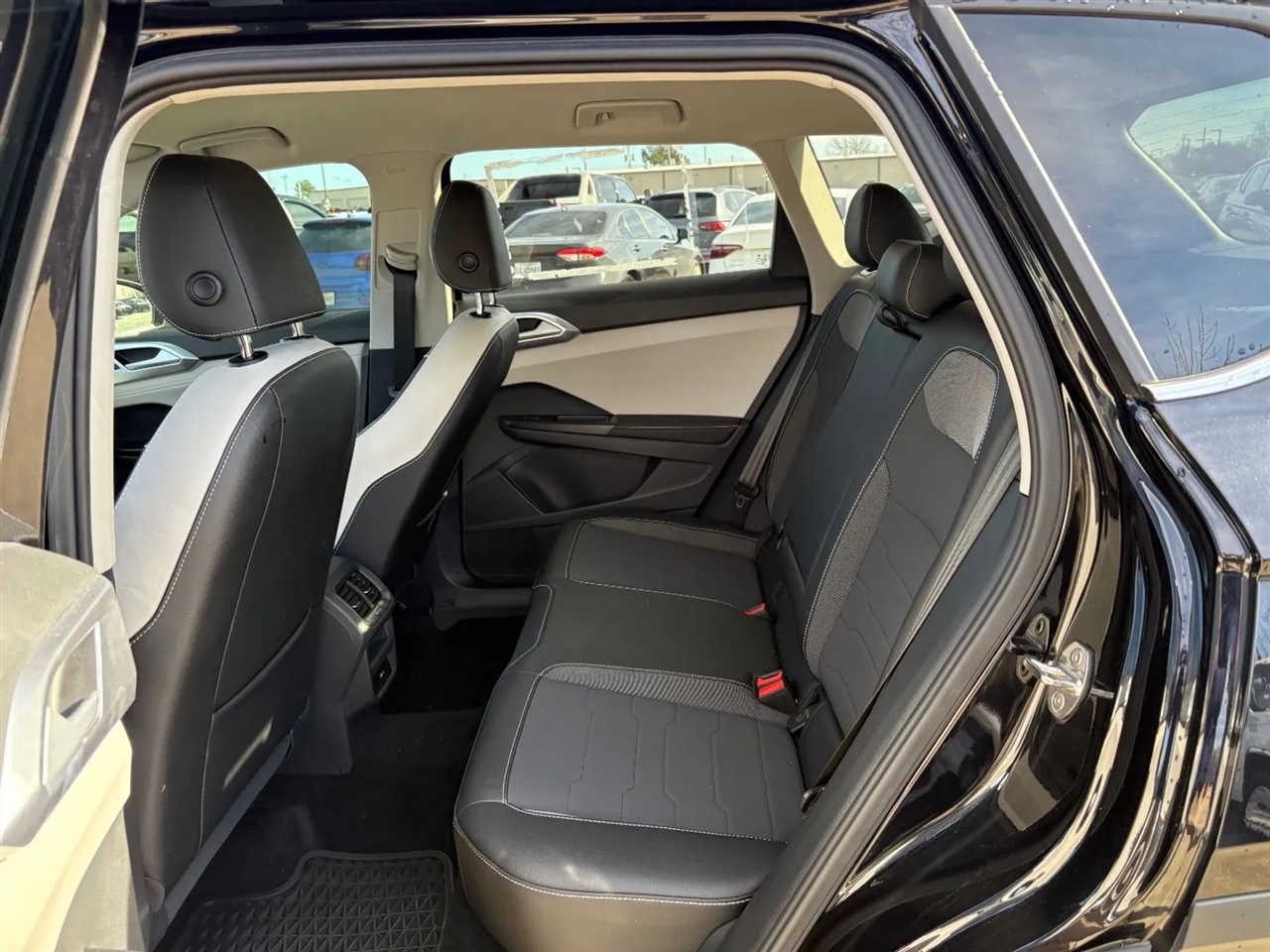 Volkswagen Taos SE FWD 2025