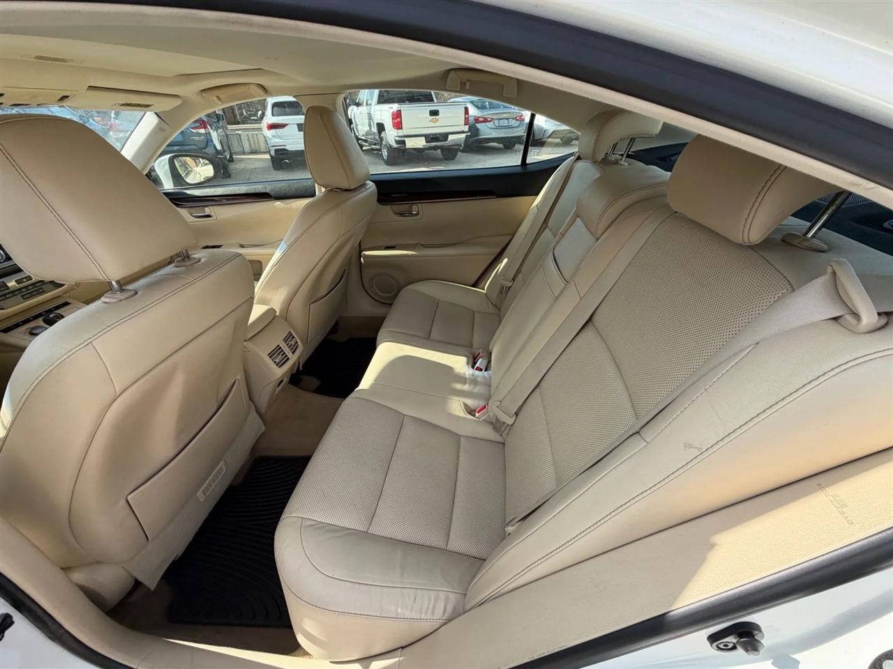 Lexus ES 350 4dr Sdn 2013