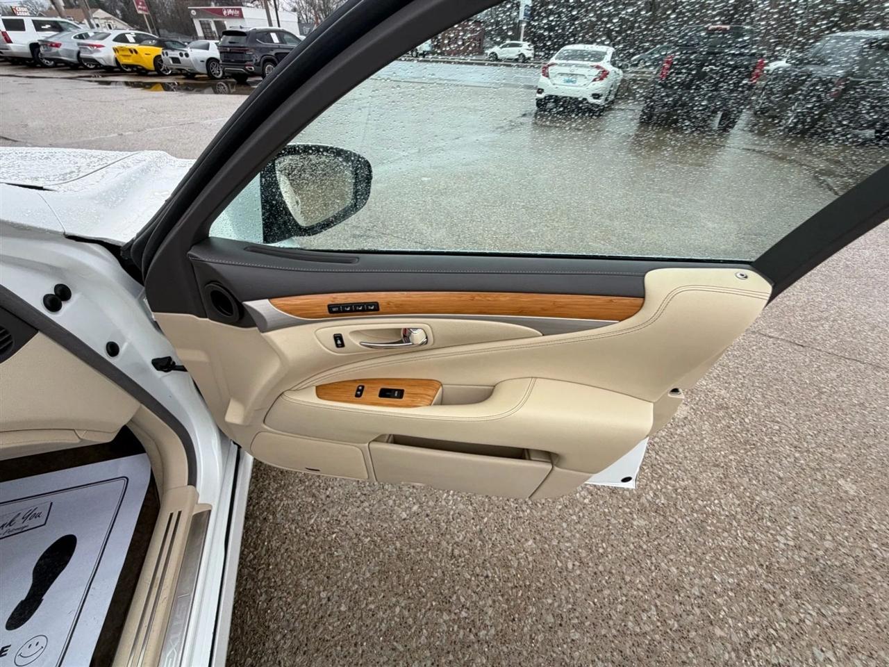 Lexus LS 460 4dr Sdn RWD 2014