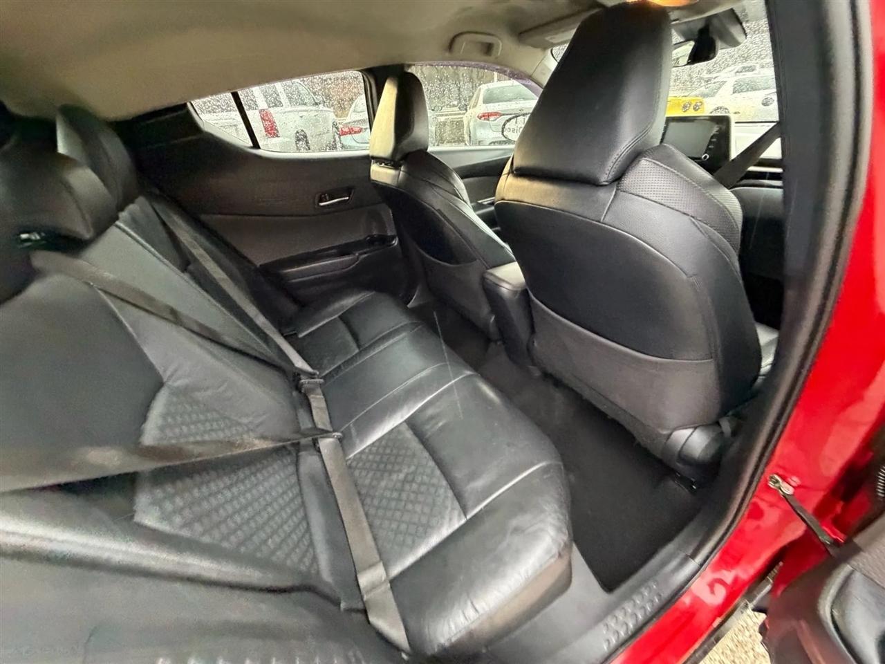 Toyota C-HR Nightshade FWD (Natl) 2021