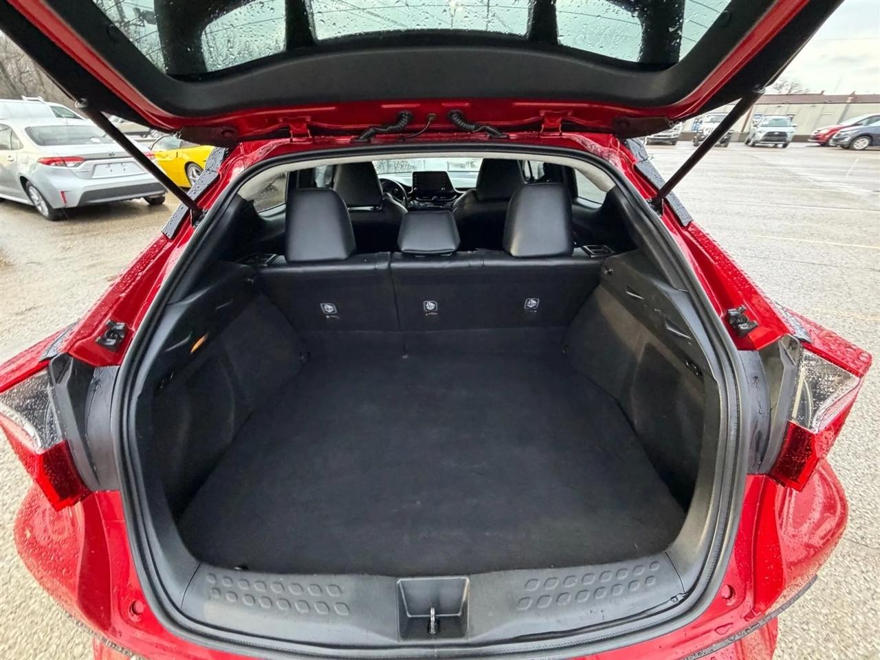 Toyota C-HR Nightshade FWD (Natl) 2021