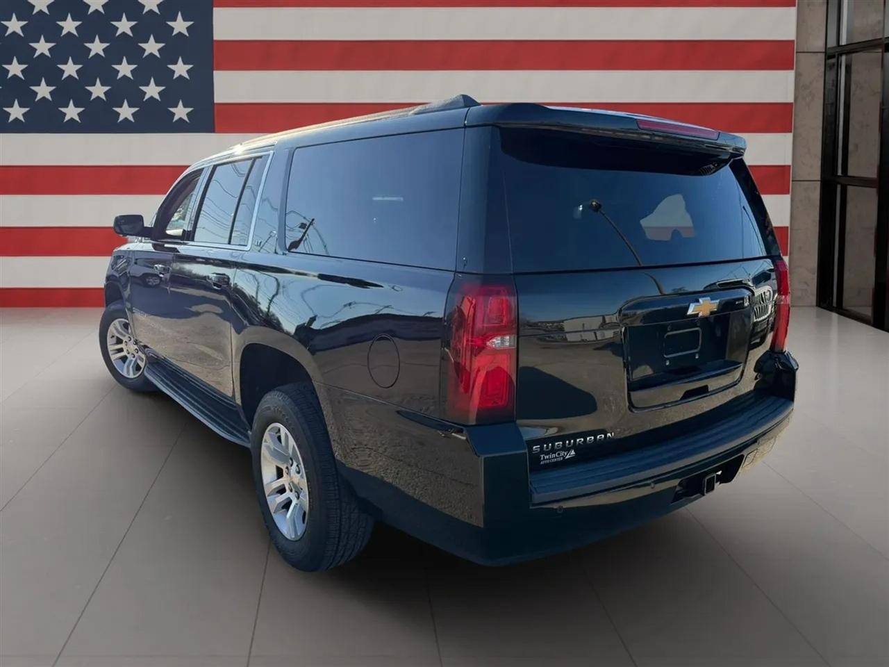 Chevrolet Suburban 4WD 4dr 1500 LT 2019