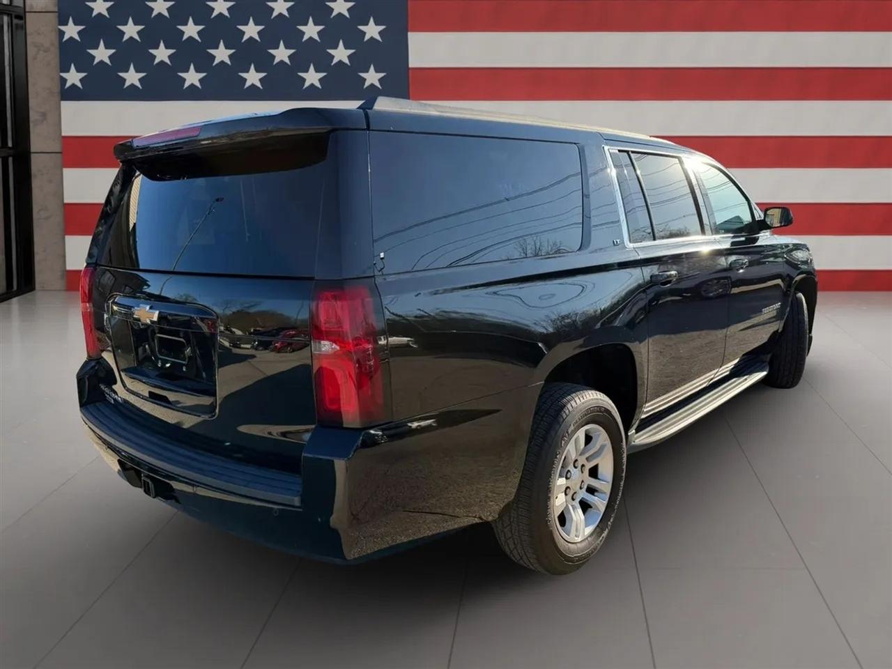 Chevrolet Suburban 4WD 4dr 1500 LT 2019