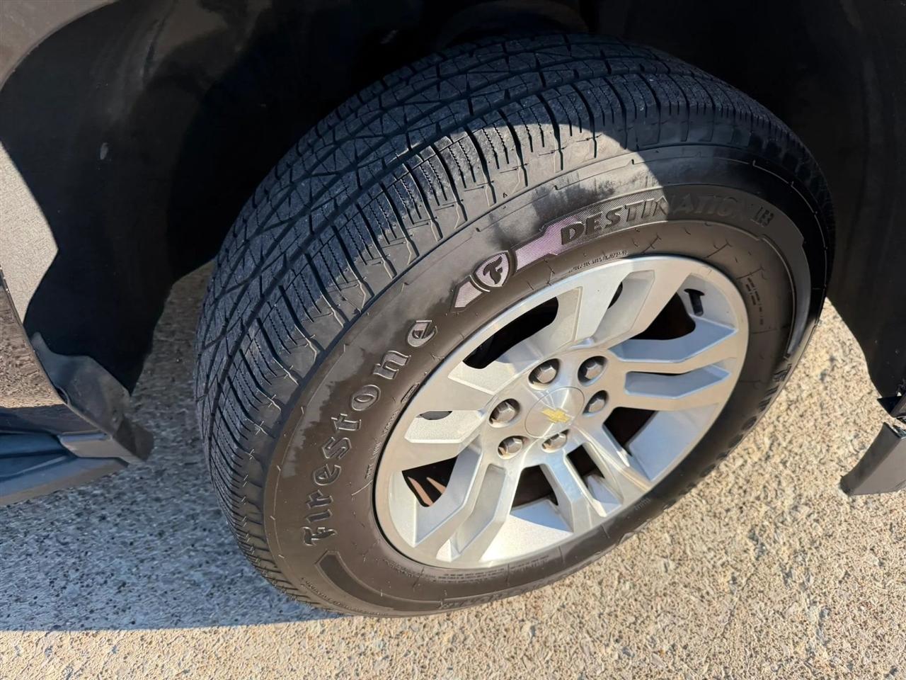 Chevrolet Suburban 4WD 4dr 1500 LT 2019