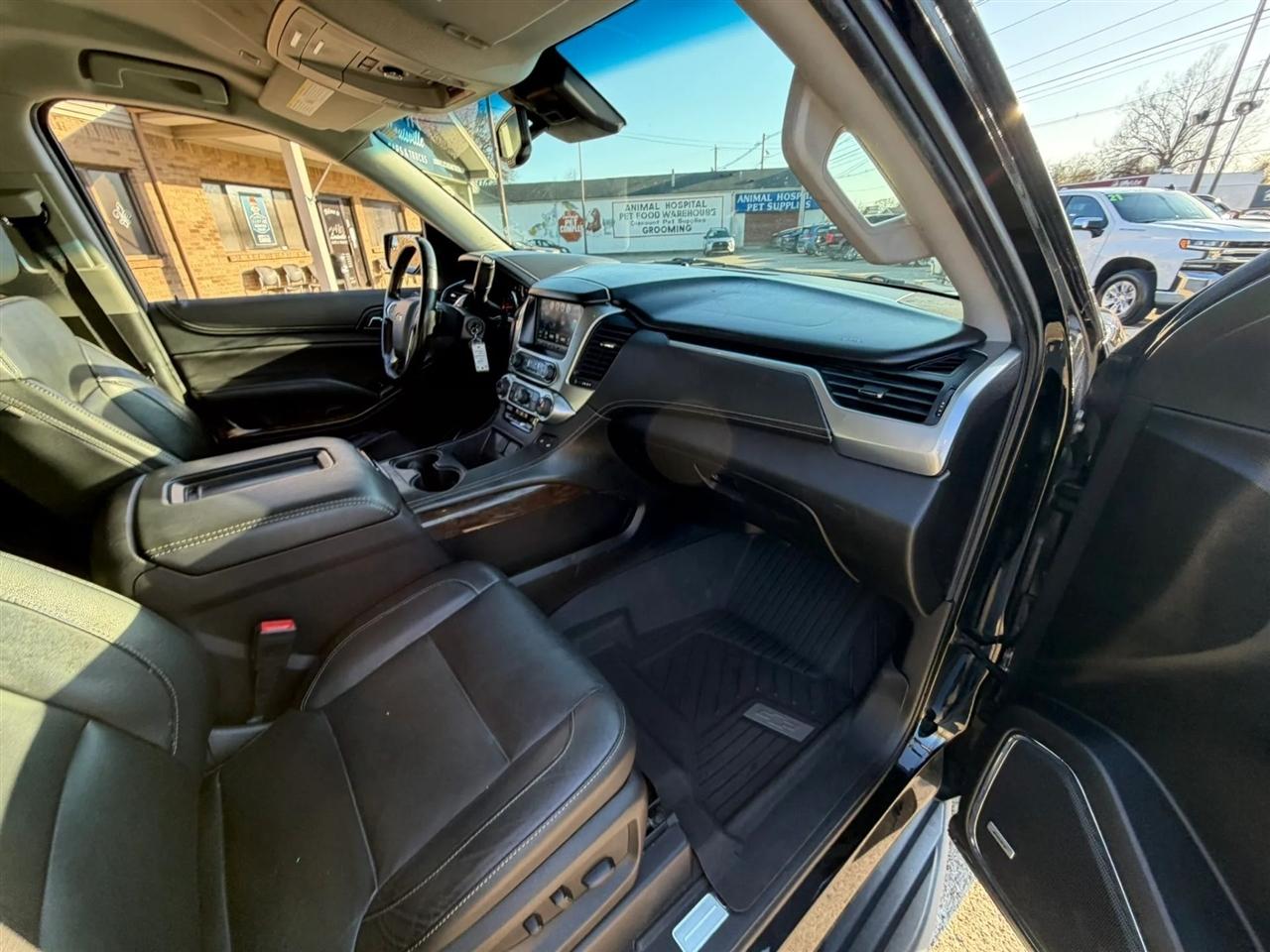 Chevrolet Suburban 4WD 4dr 1500 LT 2019