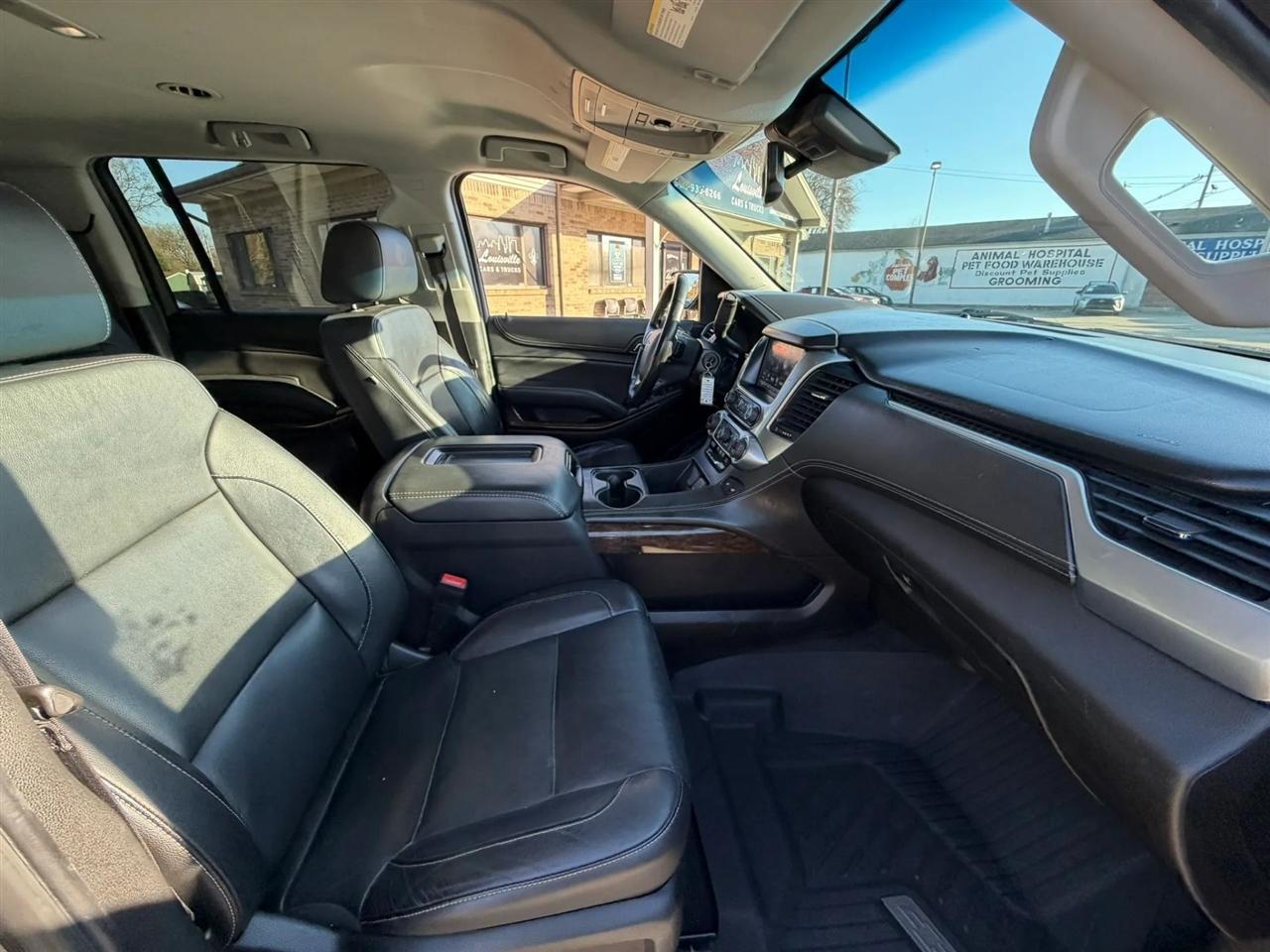 Chevrolet Suburban 4WD 4dr 1500 LT 2019