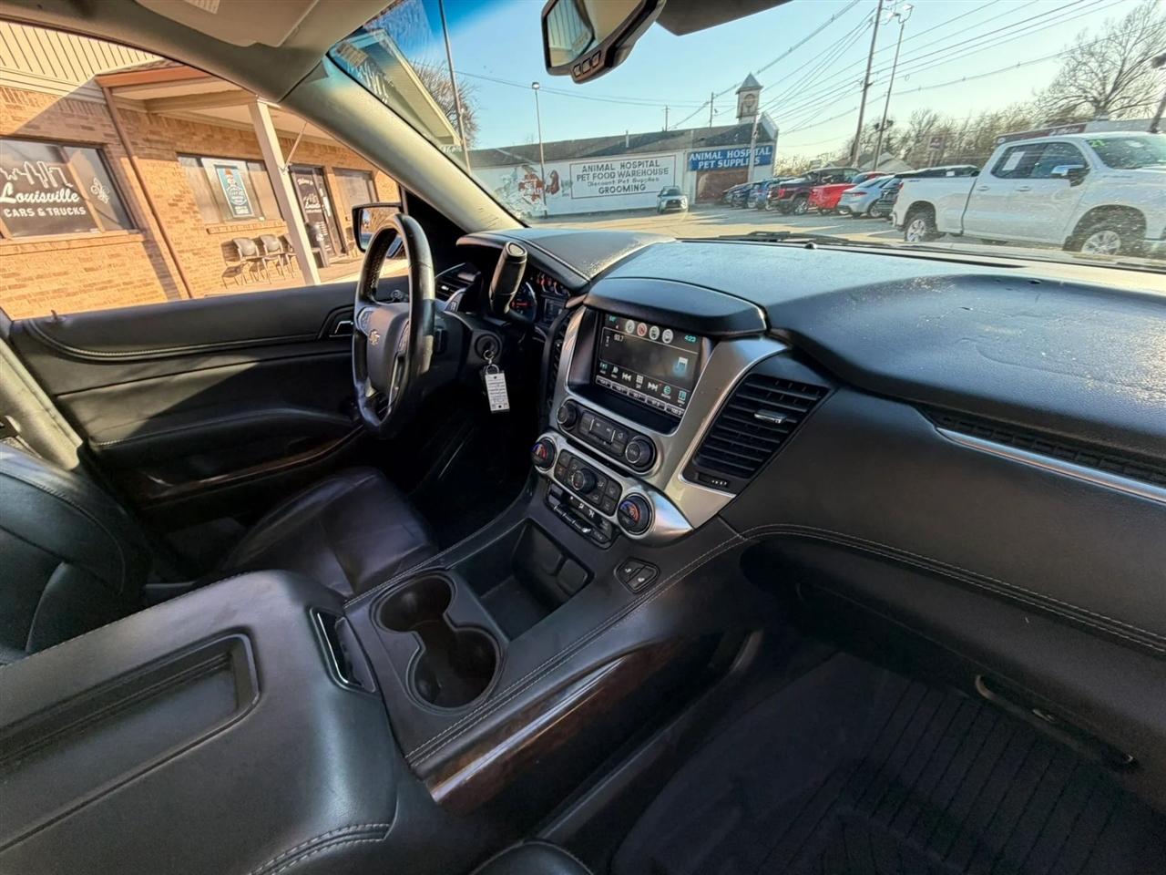 Chevrolet Suburban 4WD 4dr 1500 LT 2019