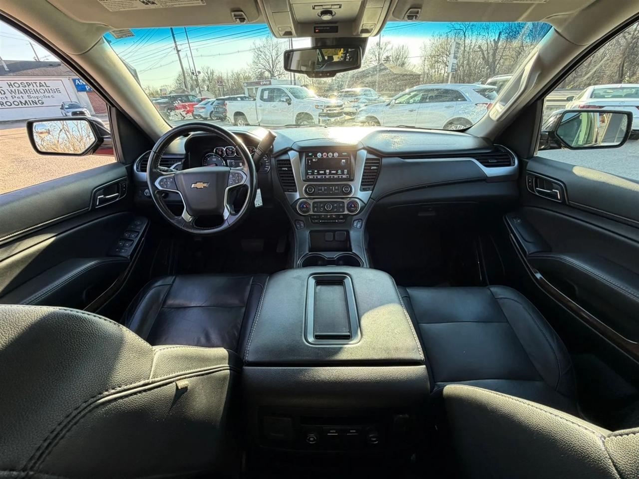 Chevrolet Suburban 4WD 4dr 1500 LT 2019