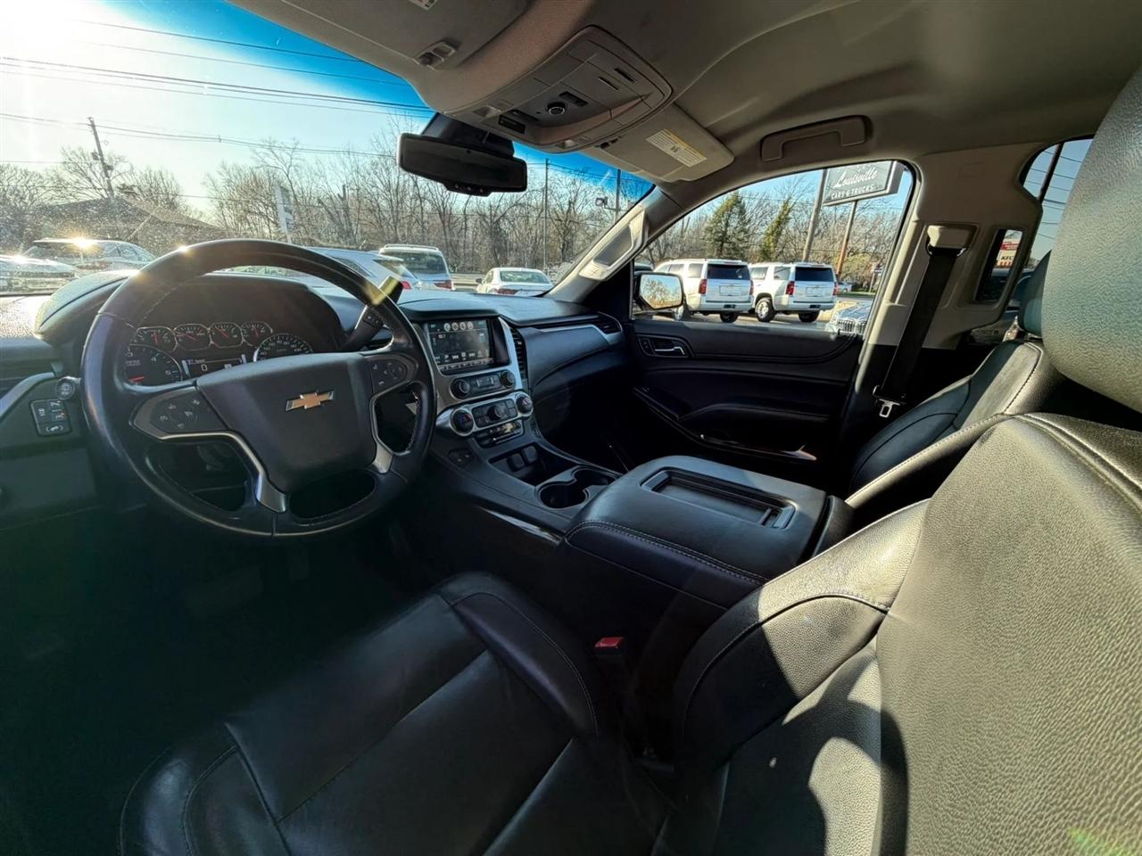 Chevrolet Suburban 4WD 4dr 1500 LT 2019