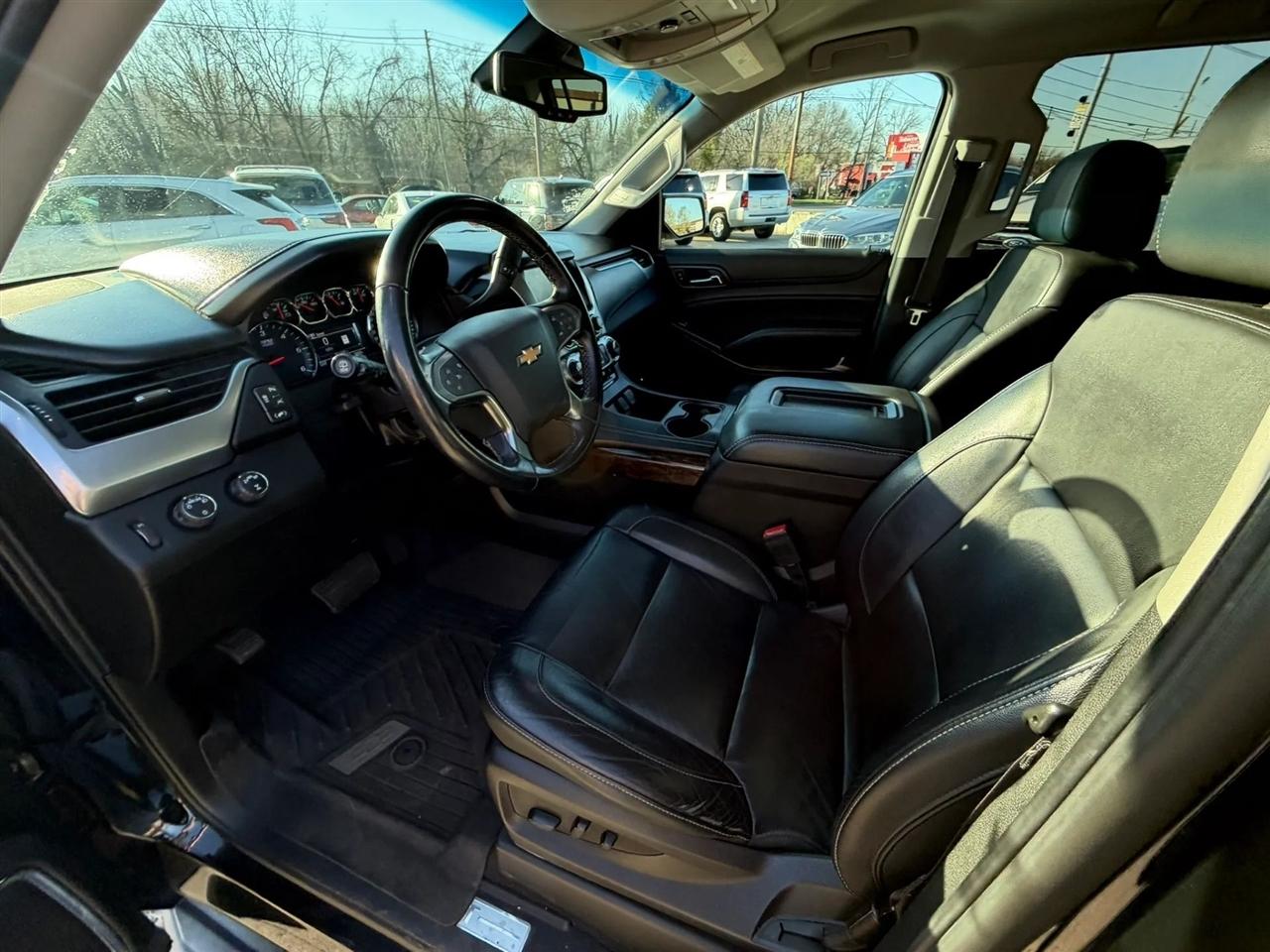 Chevrolet Suburban 4WD 4dr 1500 LT 2019