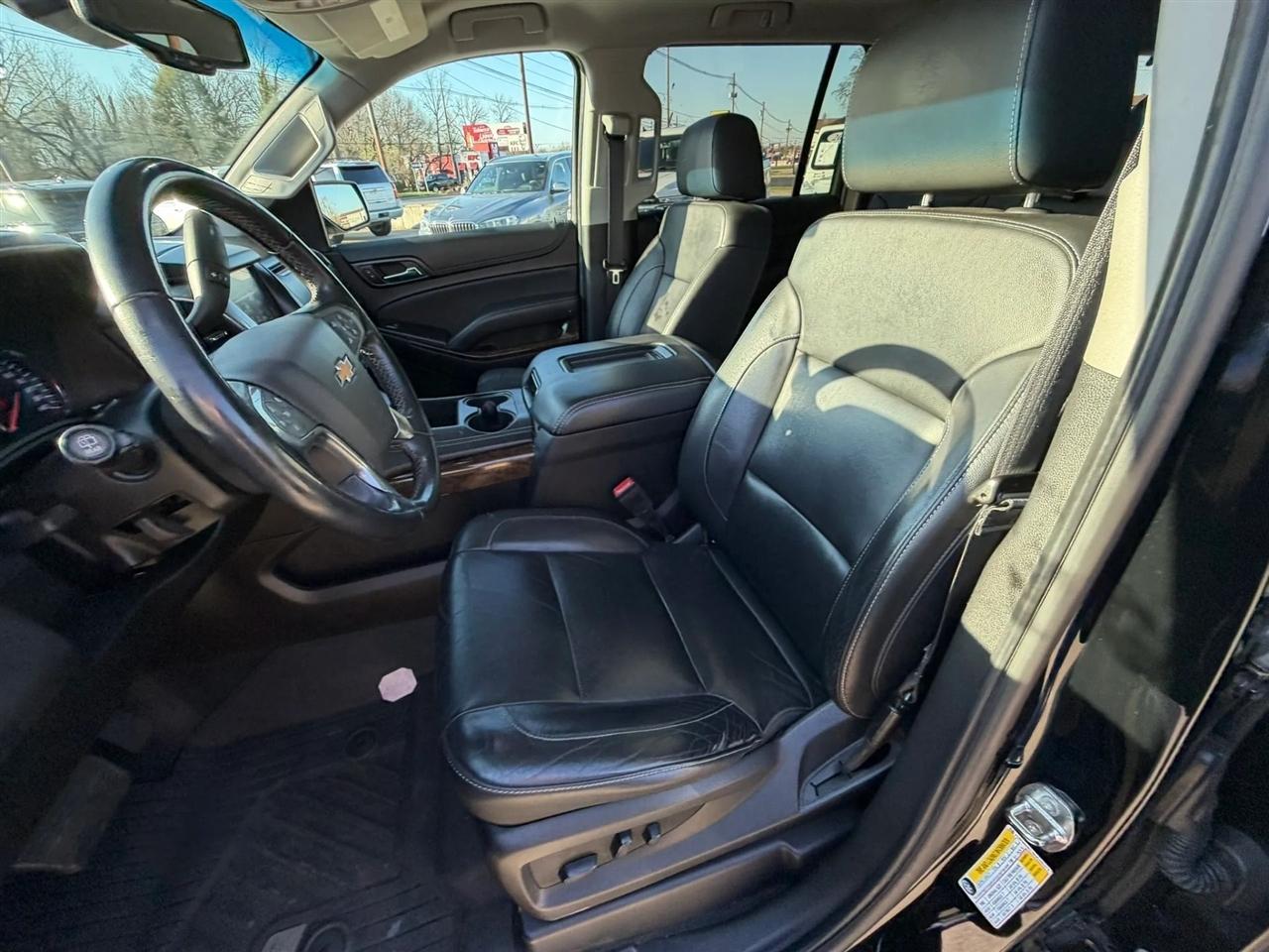 Chevrolet Suburban 4WD 4dr 1500 LT 2019