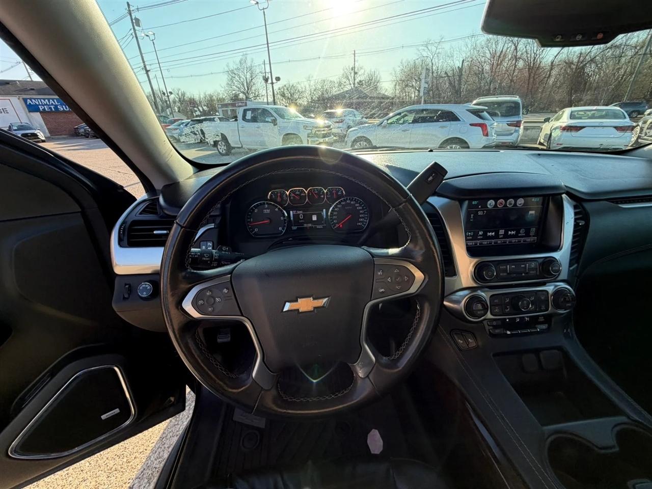 Chevrolet Suburban 4WD 4dr 1500 LT 2019