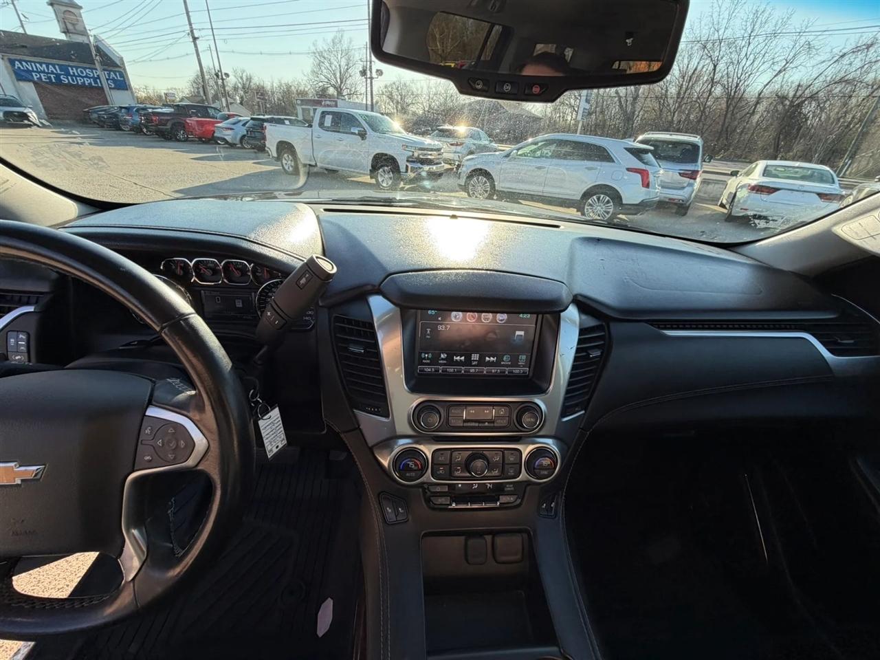 Chevrolet Suburban 4WD 4dr 1500 LT 2019