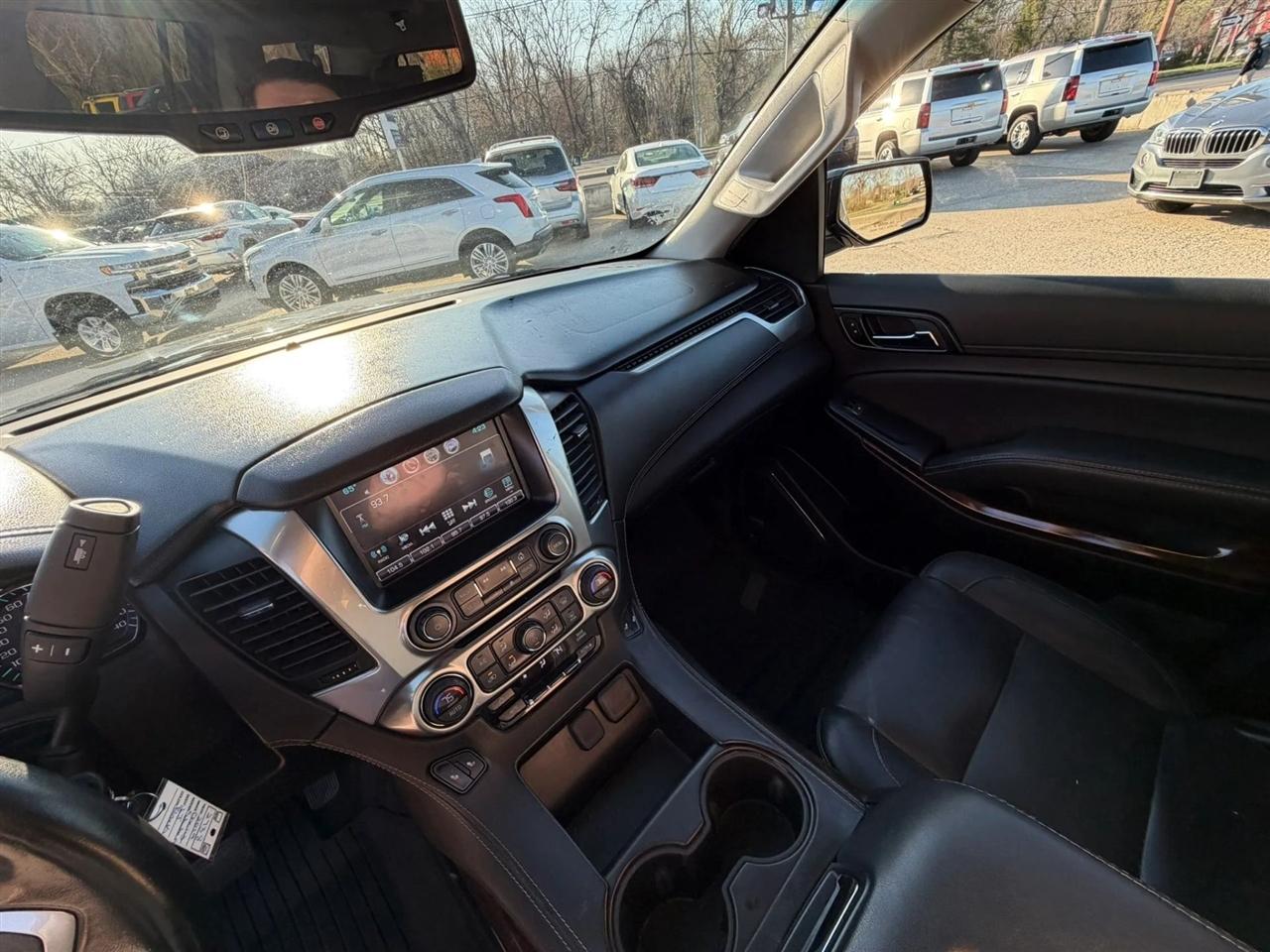 Chevrolet Suburban 4WD 4dr 1500 LT 2019