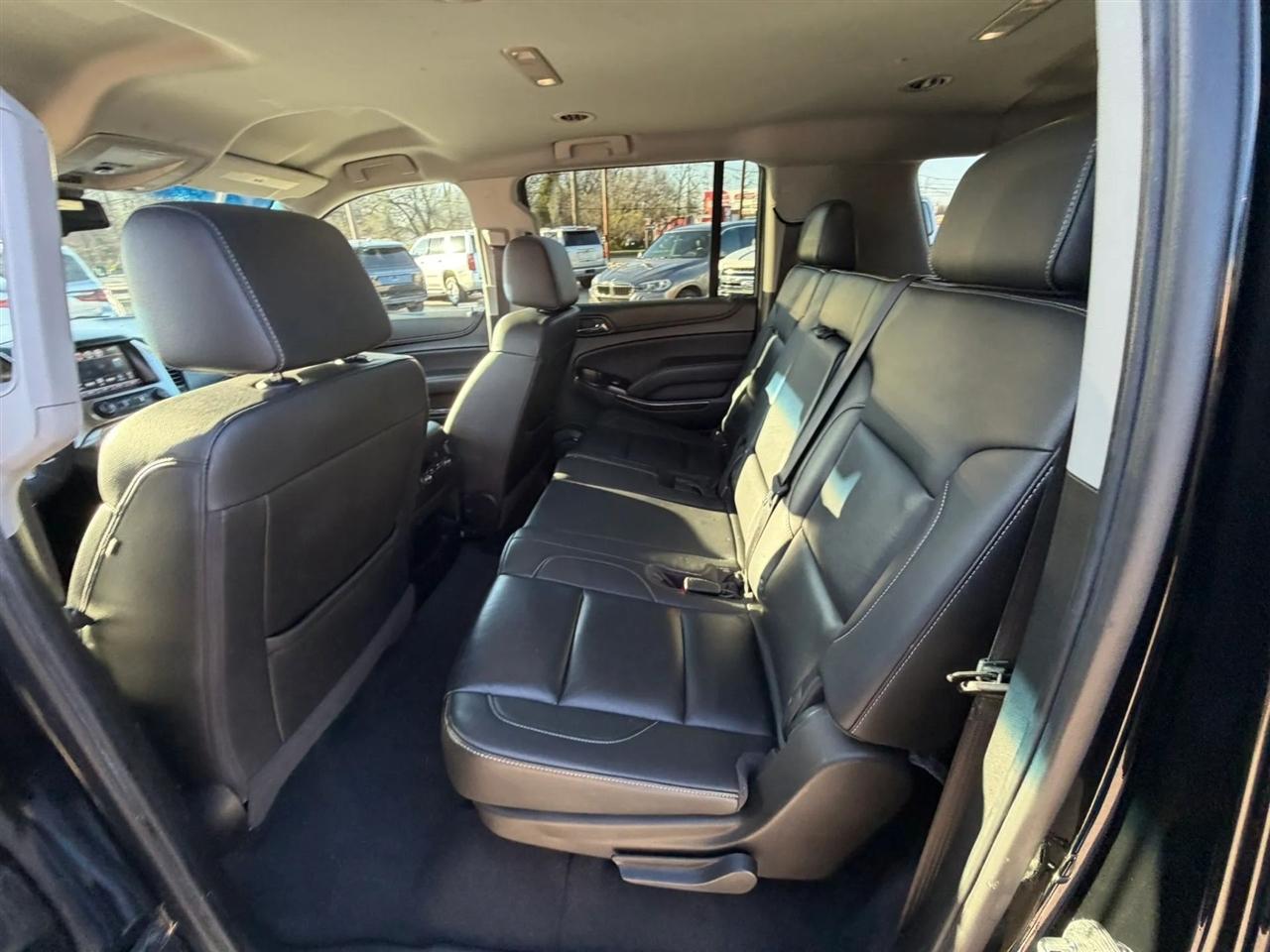 Chevrolet Suburban 4WD 4dr 1500 LT 2019