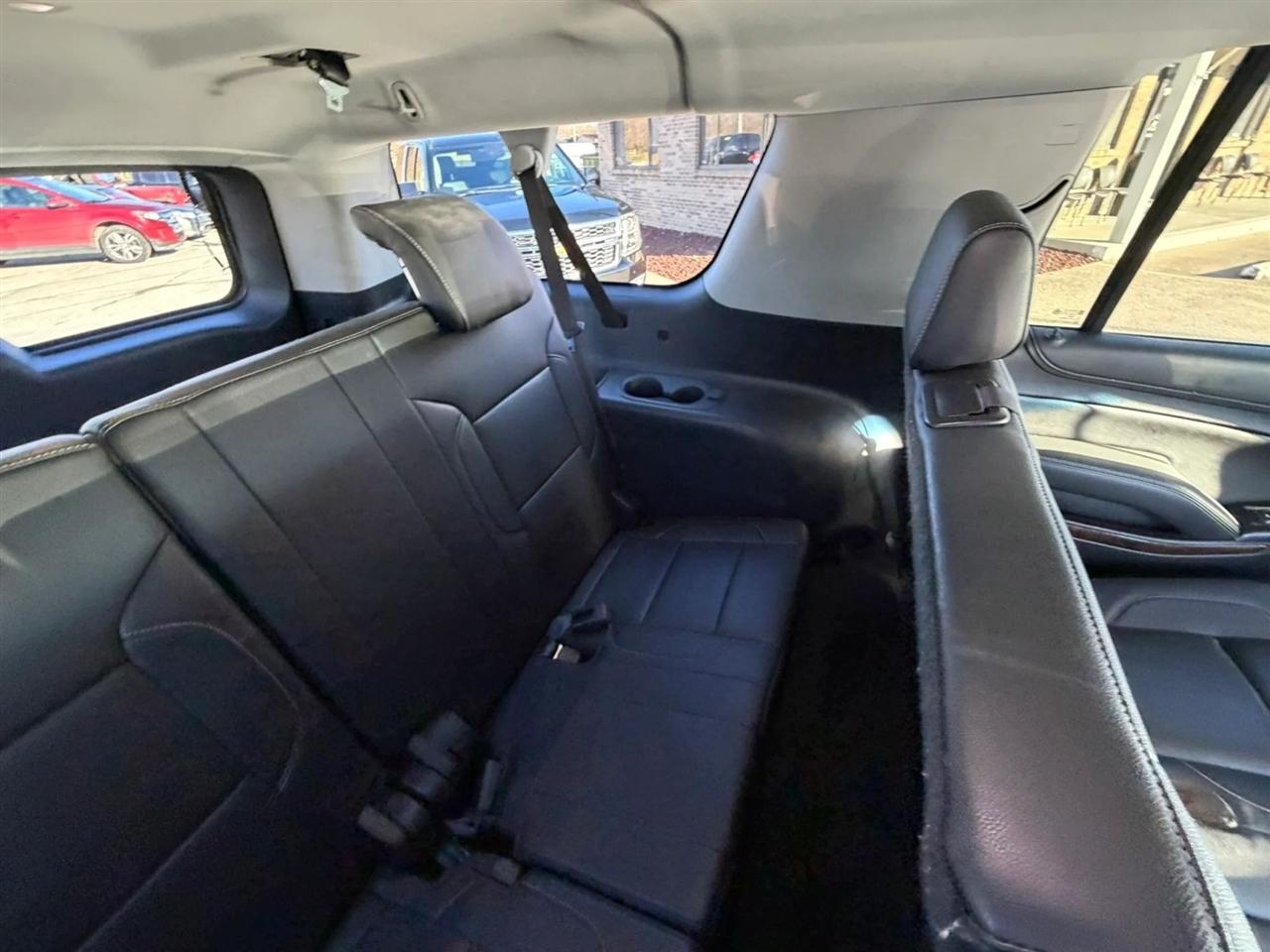 Chevrolet Suburban 4WD 4dr 1500 LT 2019