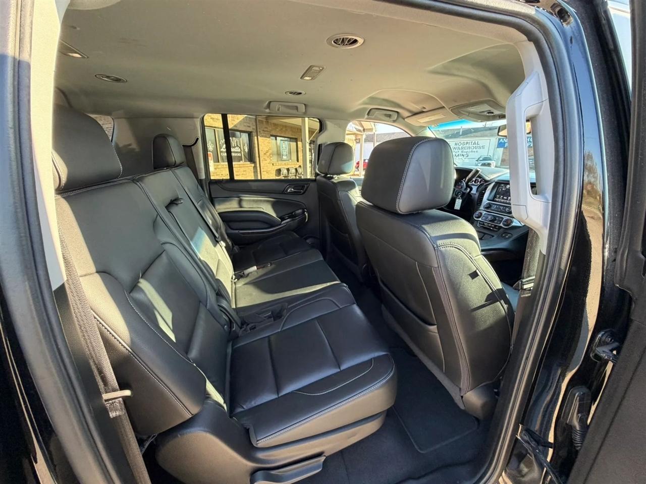 Chevrolet Suburban 4WD 4dr 1500 LT 2019