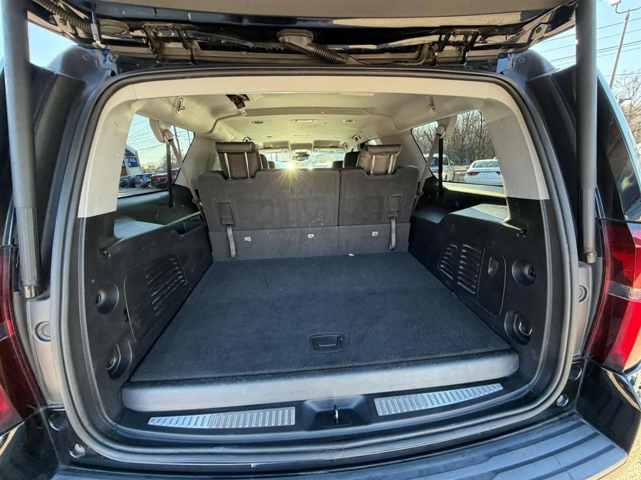 Chevrolet Suburban 4WD 4dr 1500 LT 2019