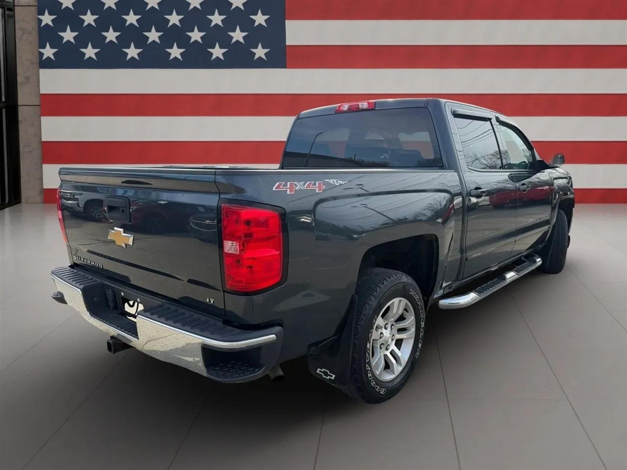 Chevrolet Silverado 1500 4WD Crew Cab 143.5" LT w/1LT 2017