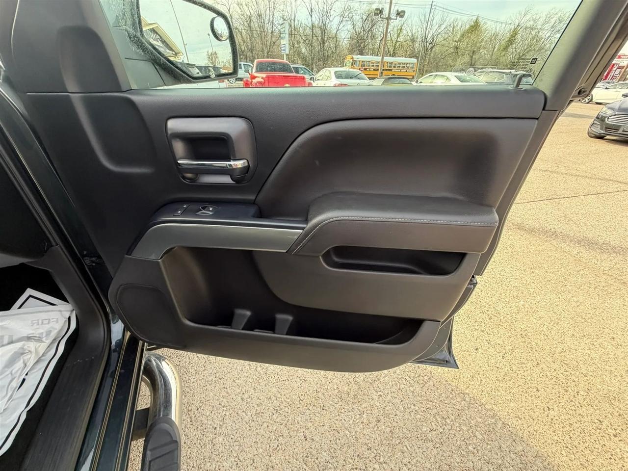 Chevrolet Silverado 1500 4WD Crew Cab 143.5" LT w/1LT 2017