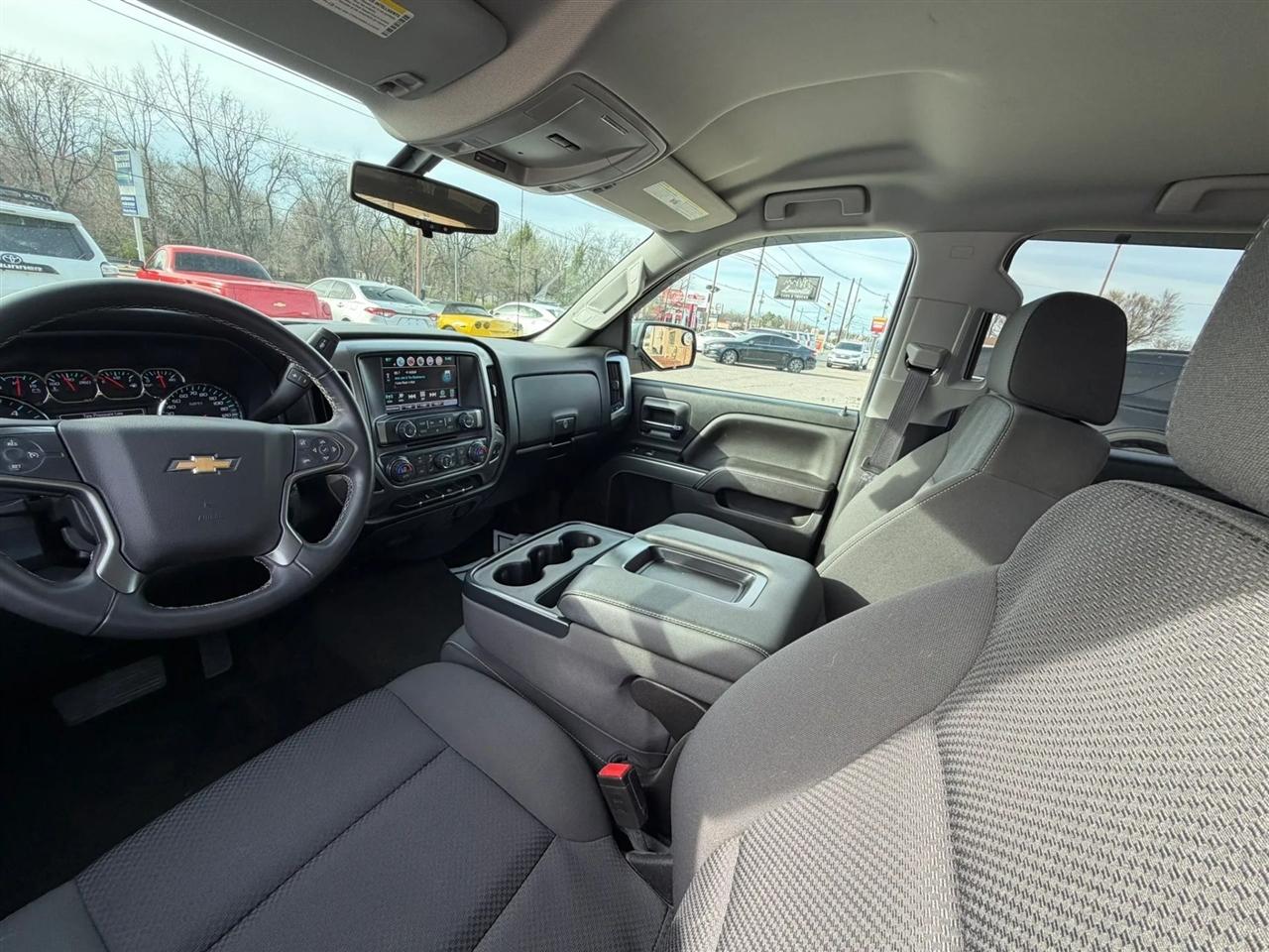 Chevrolet Silverado 1500 4WD Crew Cab 143.5" LT w/1LT 2017