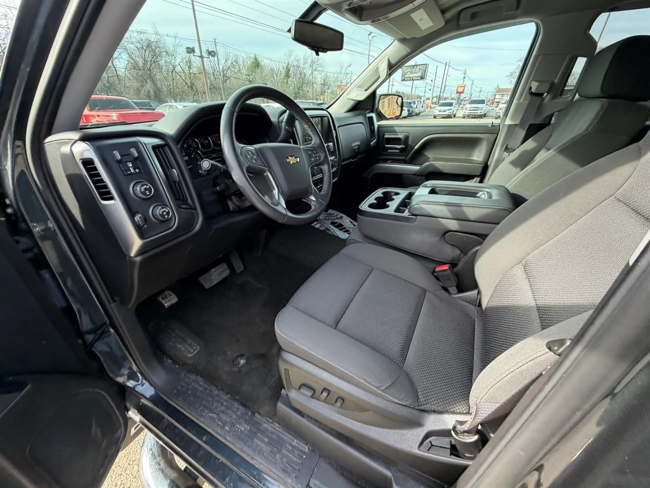 Chevrolet Silverado 1500 4WD Crew Cab 143.5" LT w/1LT 2017
