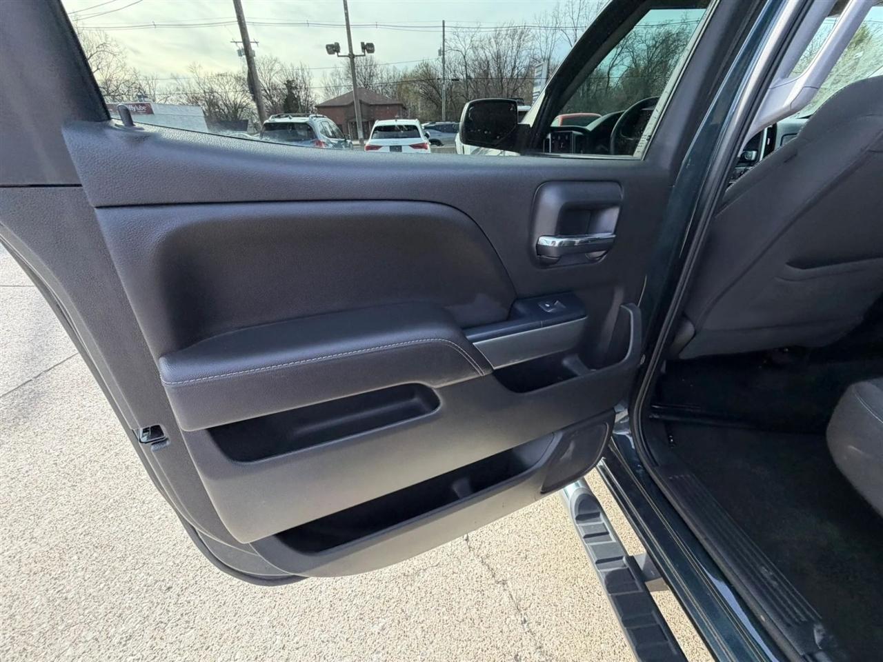 Chevrolet Silverado 1500 4WD Crew Cab 143.5" LT w/1LT 2017