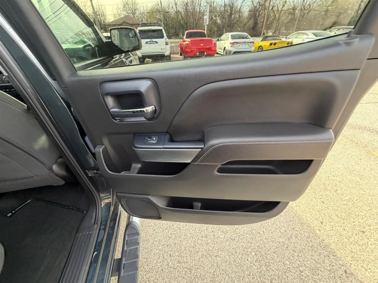 Chevrolet Silverado 1500 4WD Crew Cab 143.5" LT w/1LT 2017