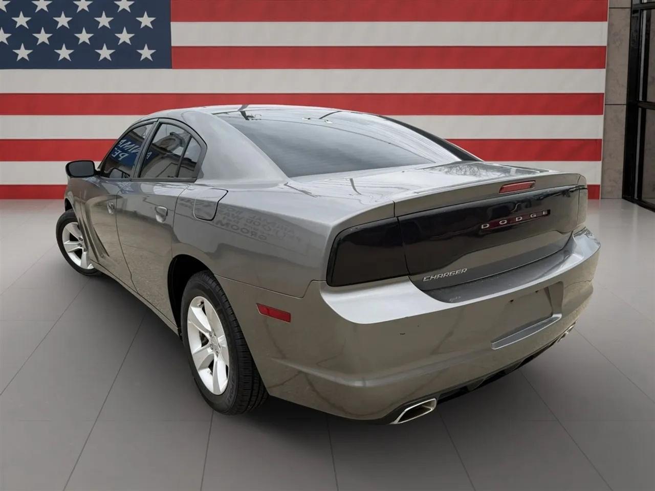 Dodge Charger 4dr Sdn SE RWD 2011