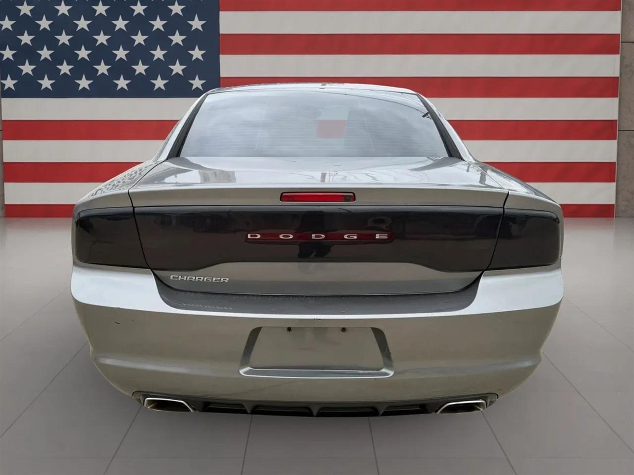 Dodge Charger 4dr Sdn SE RWD 2011