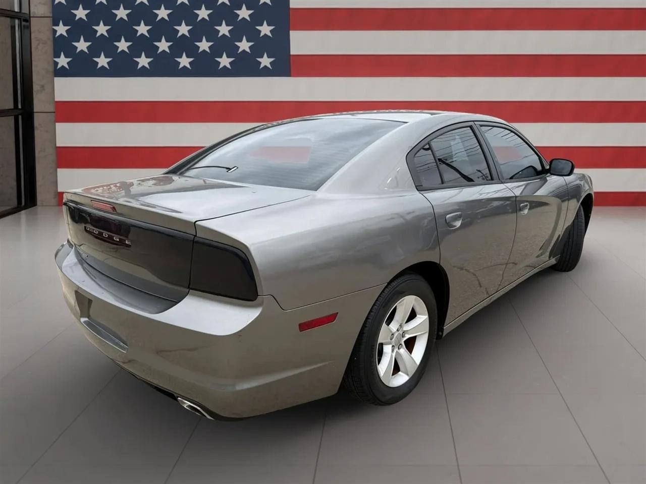 Dodge Charger 4dr Sdn SE RWD 2011